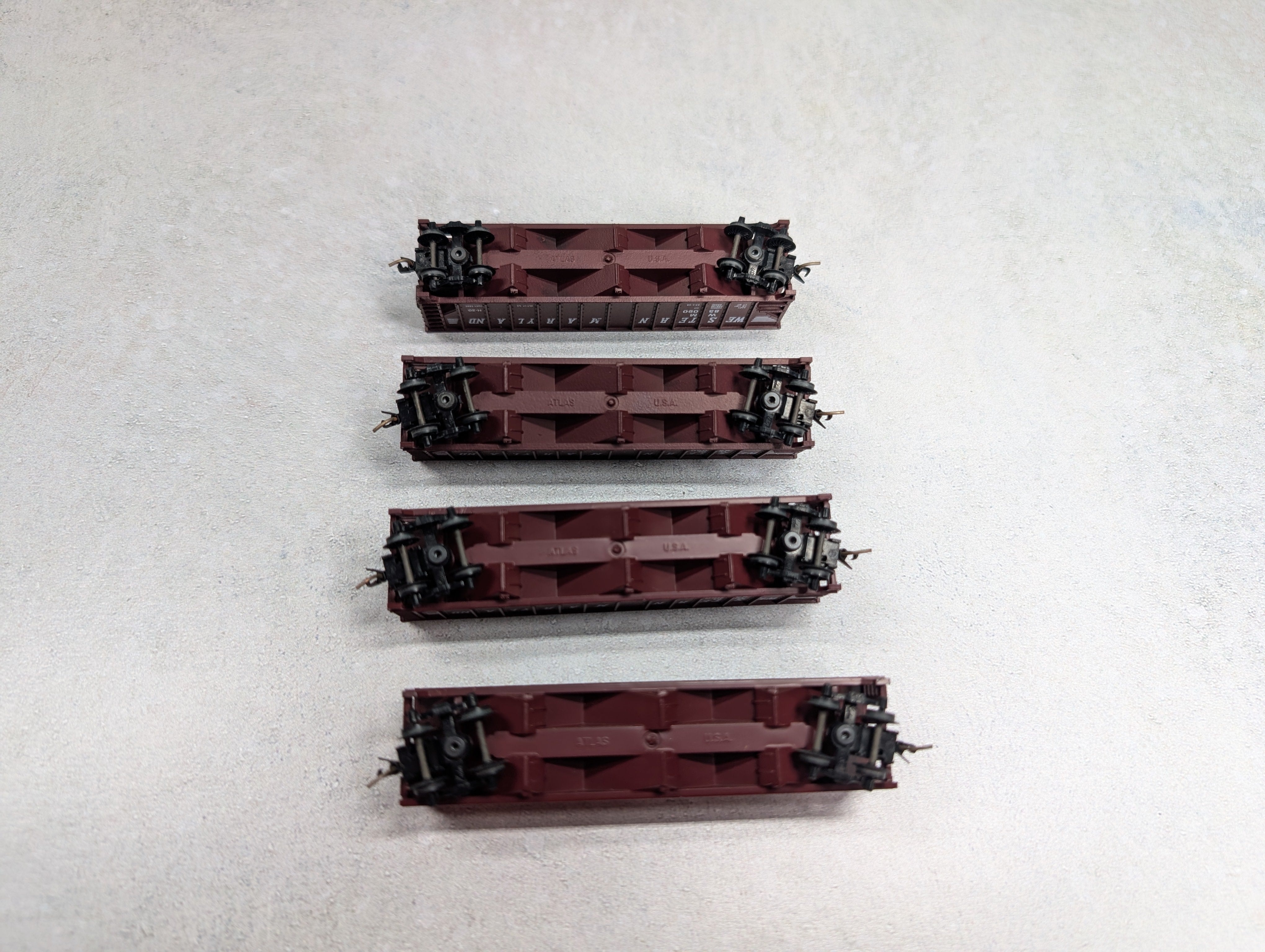 USED Atlas N Scale 90 Ton 3 Bay Hopper Western Maryland WM #85090 w/ Load, Knuckle Couplers (4 pcs)