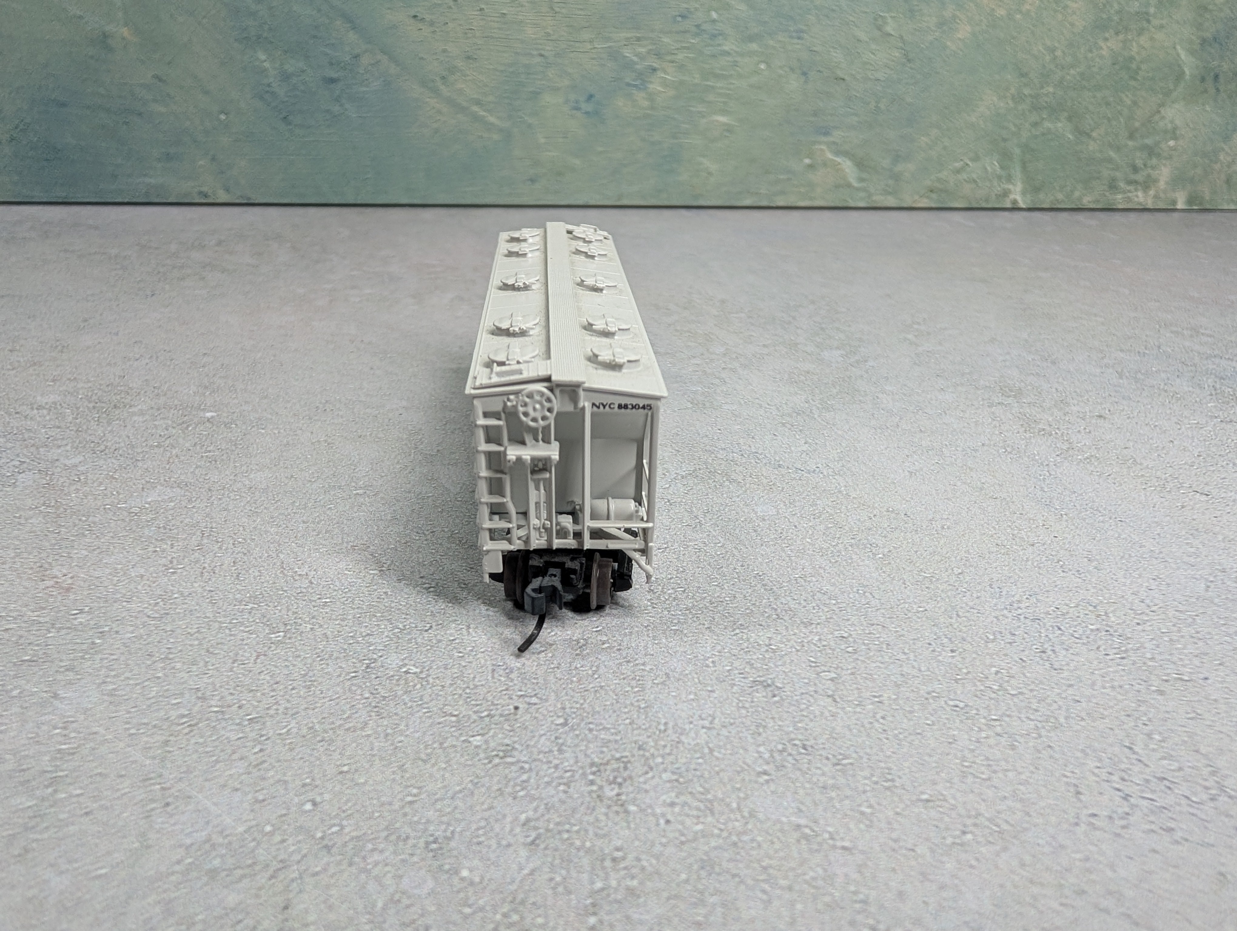 USED Athearn N Scale 3 Bay Covered Hopper New York Central NYC #883045 Knuckle Couplers