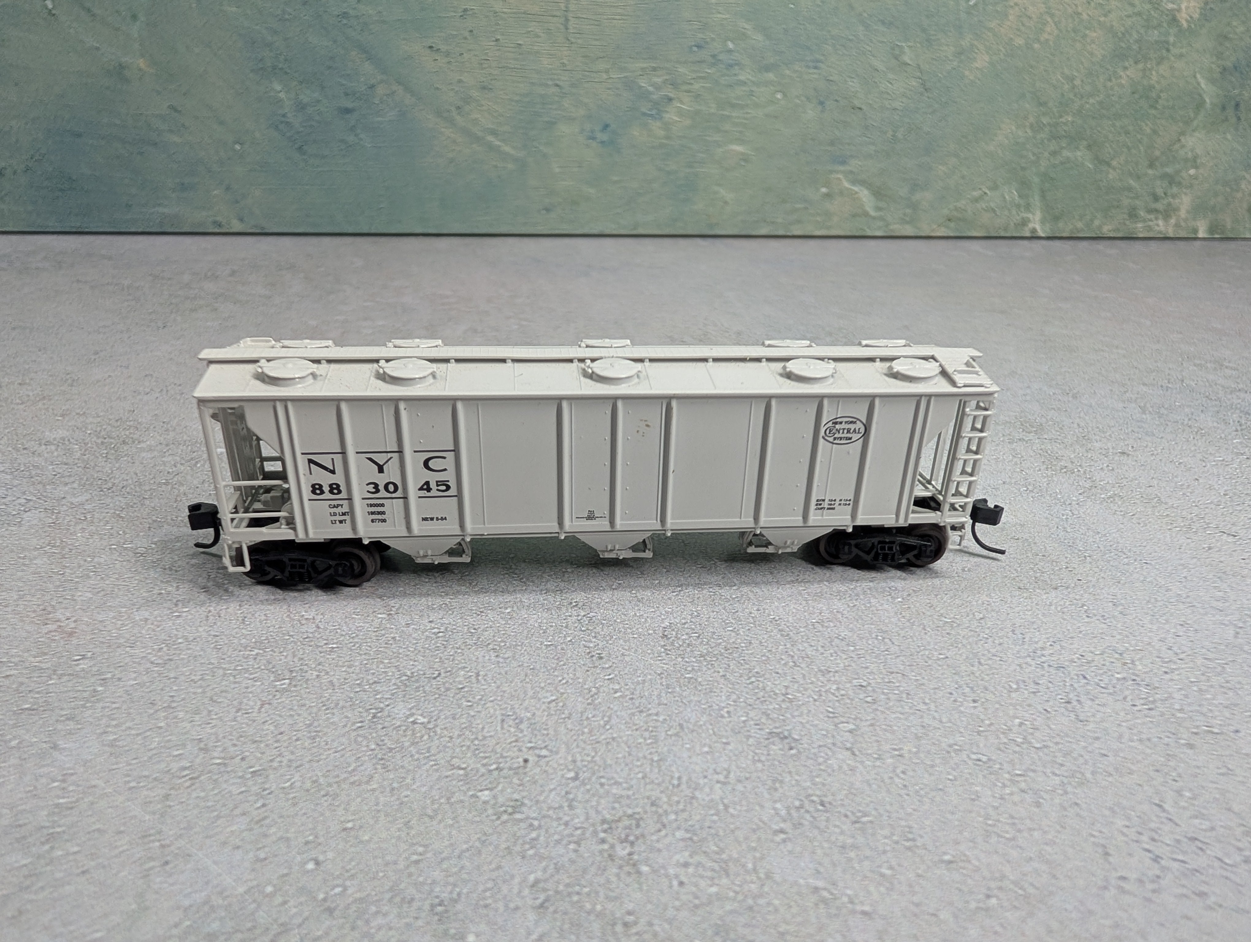 USED Athearn N Scale 3 Bay Covered Hopper New York Central NYC #883045 Knuckle Couplers