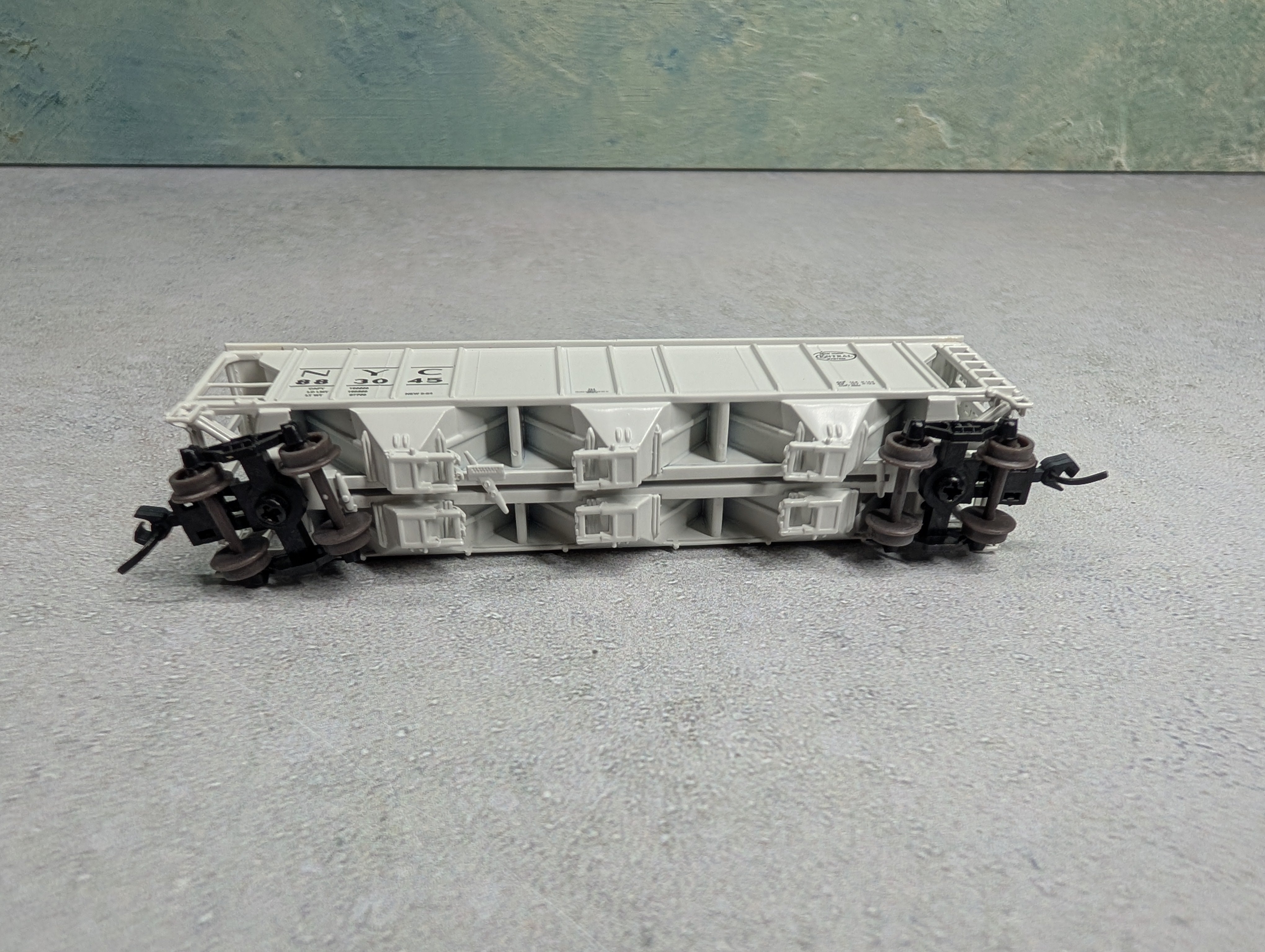 USED Athearn N Scale 3 Bay Covered Hopper New York Central NYC #883045 Knuckle Couplers