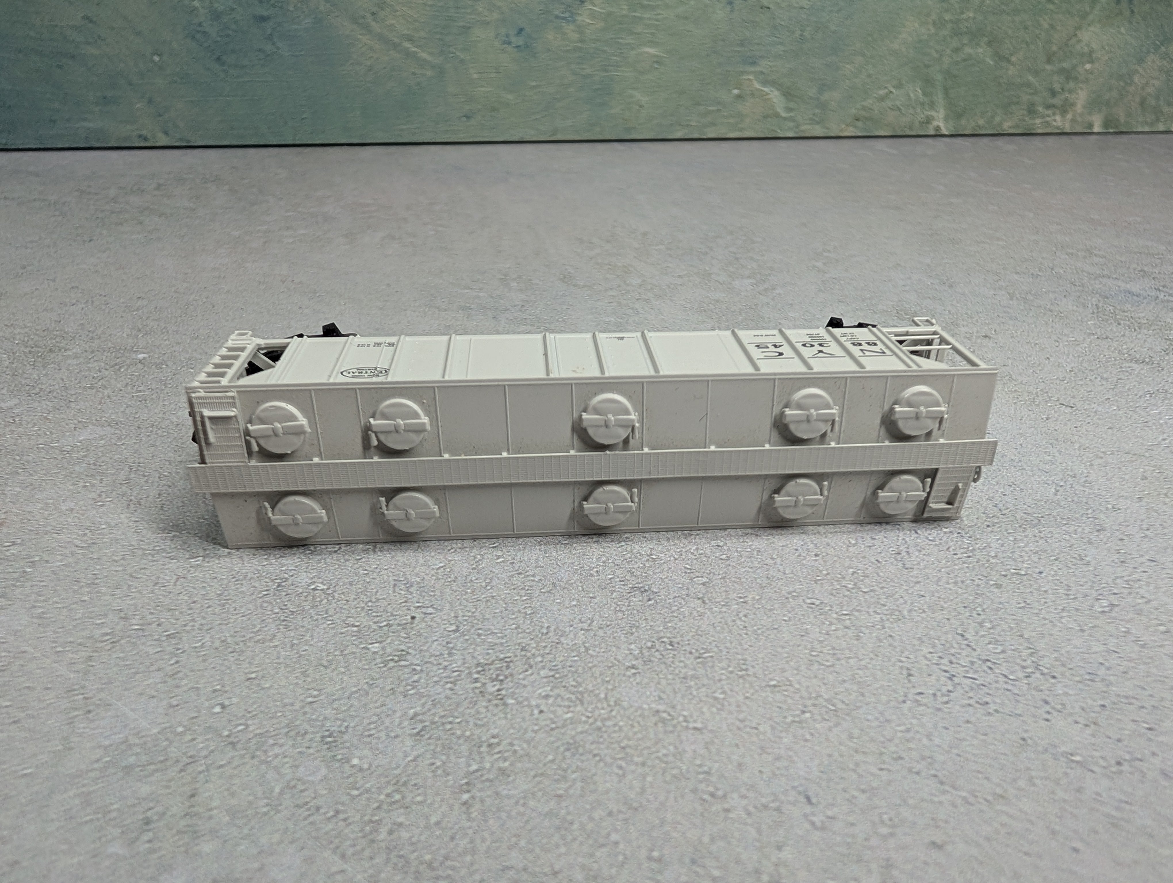 USED Athearn N Scale 3 Bay Covered Hopper New York Central NYC #883045 Knuckle Couplers