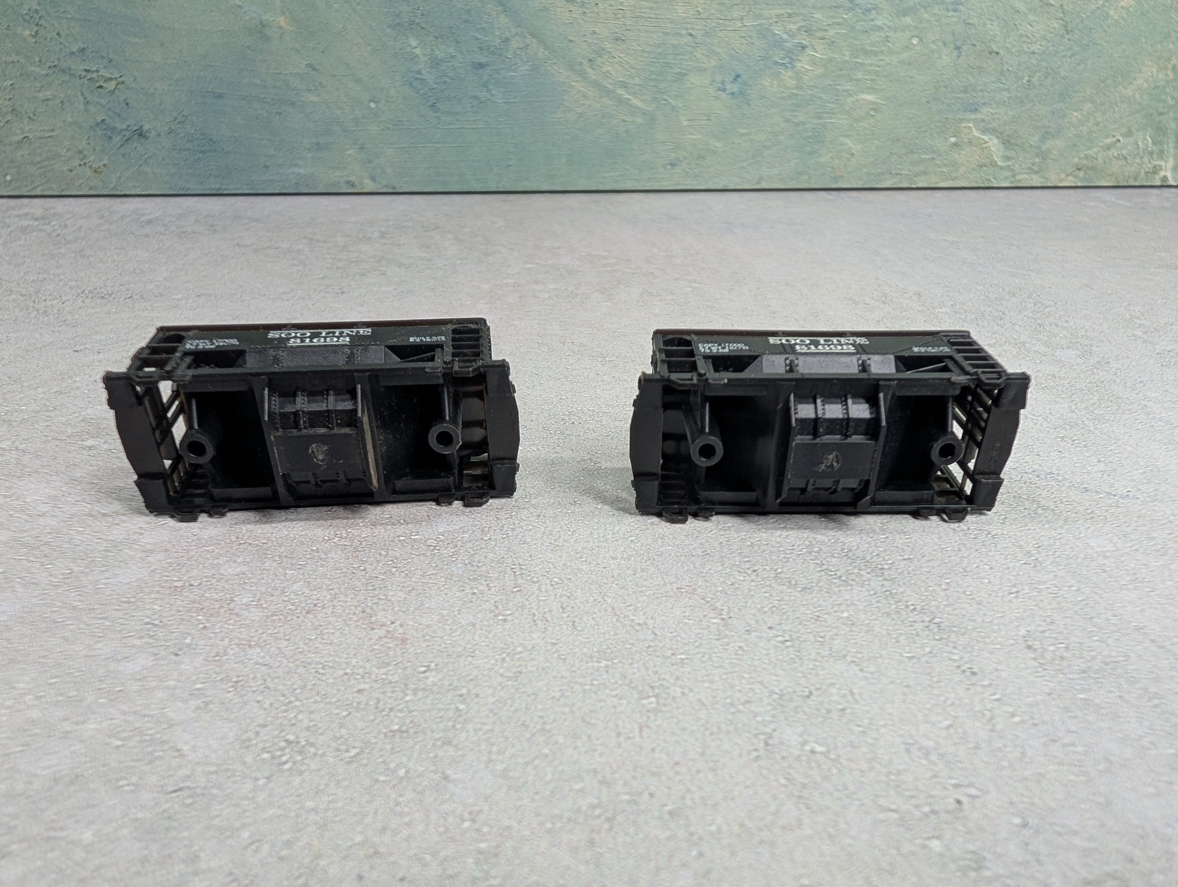 USED Atlas N Scale Ore Cars SOO Line #81698 w/ Load, No trucks (2 pcs)