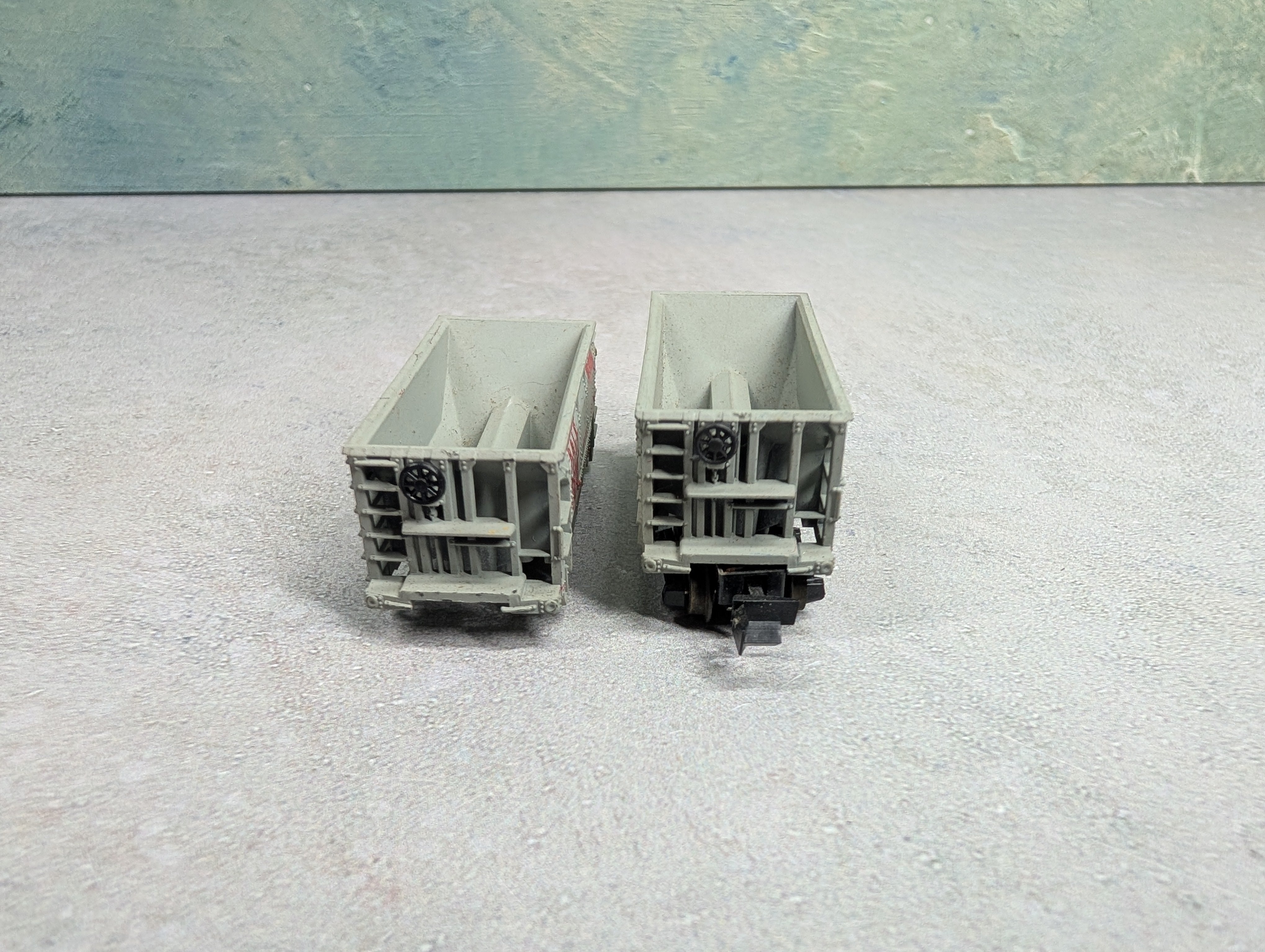 USED TRIX N Scale Ore Cars Bessemer and Lake Erie Railroad B&LE #20090 (2 pcs)