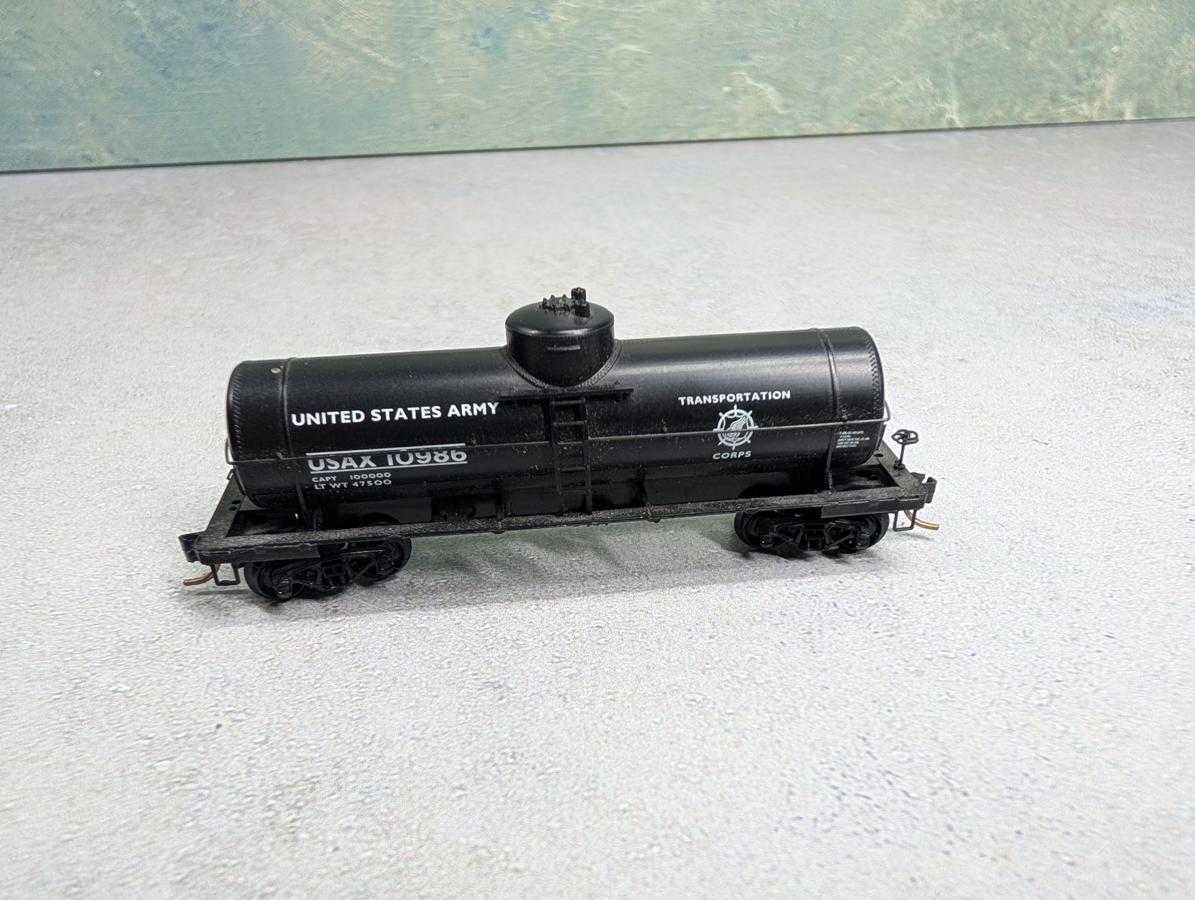 USED Micro-Trains N Scale 39' Single Dome Tank Car United States Army USAX #10986