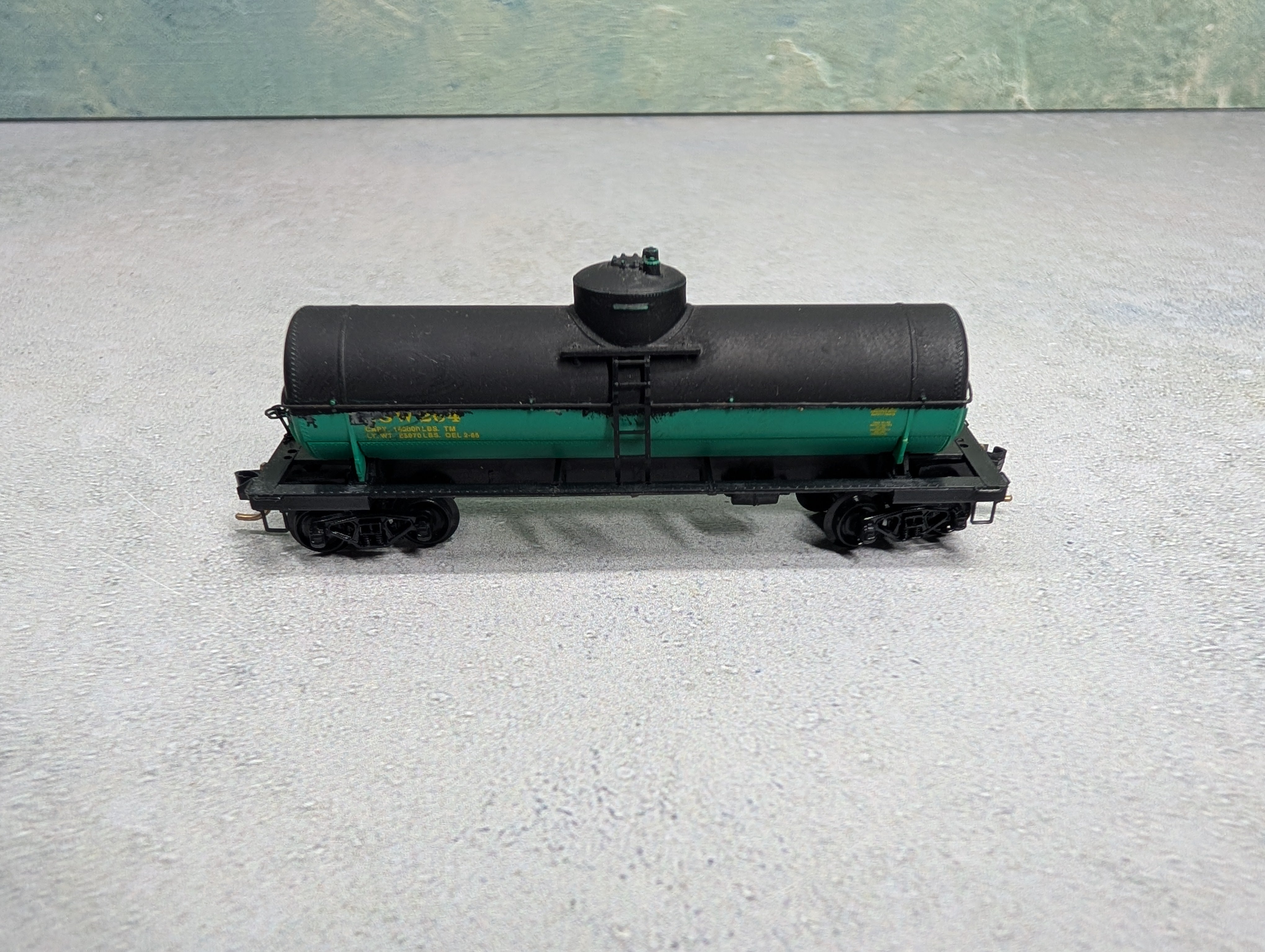 USED Micro-Trains N Scale 39' Single Dome Tank Car Chicago Great Western CGW #264