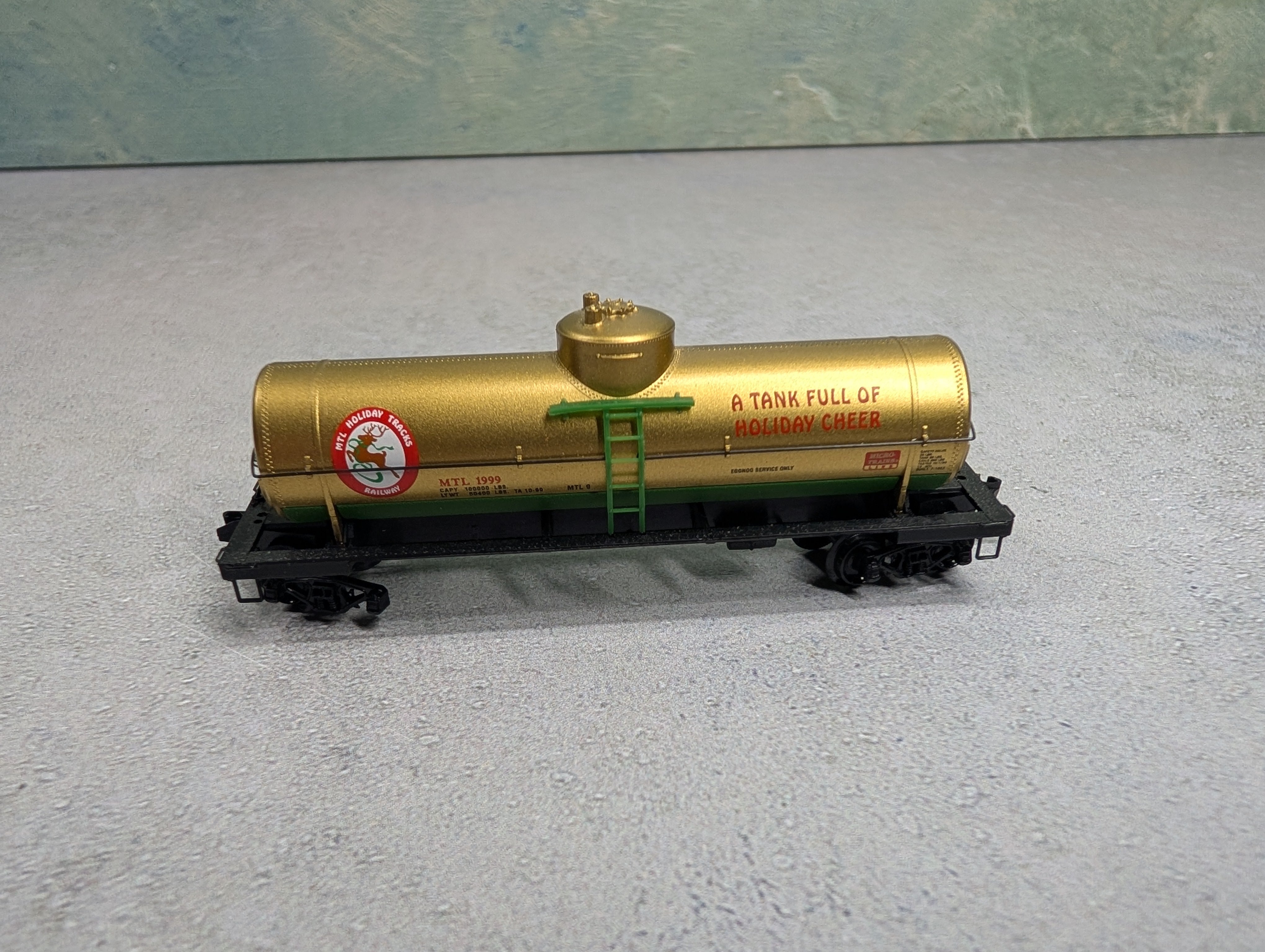 USED Micro-Trains N Scale 39' Single Dome Tank Car Holiday Car MTL #1999