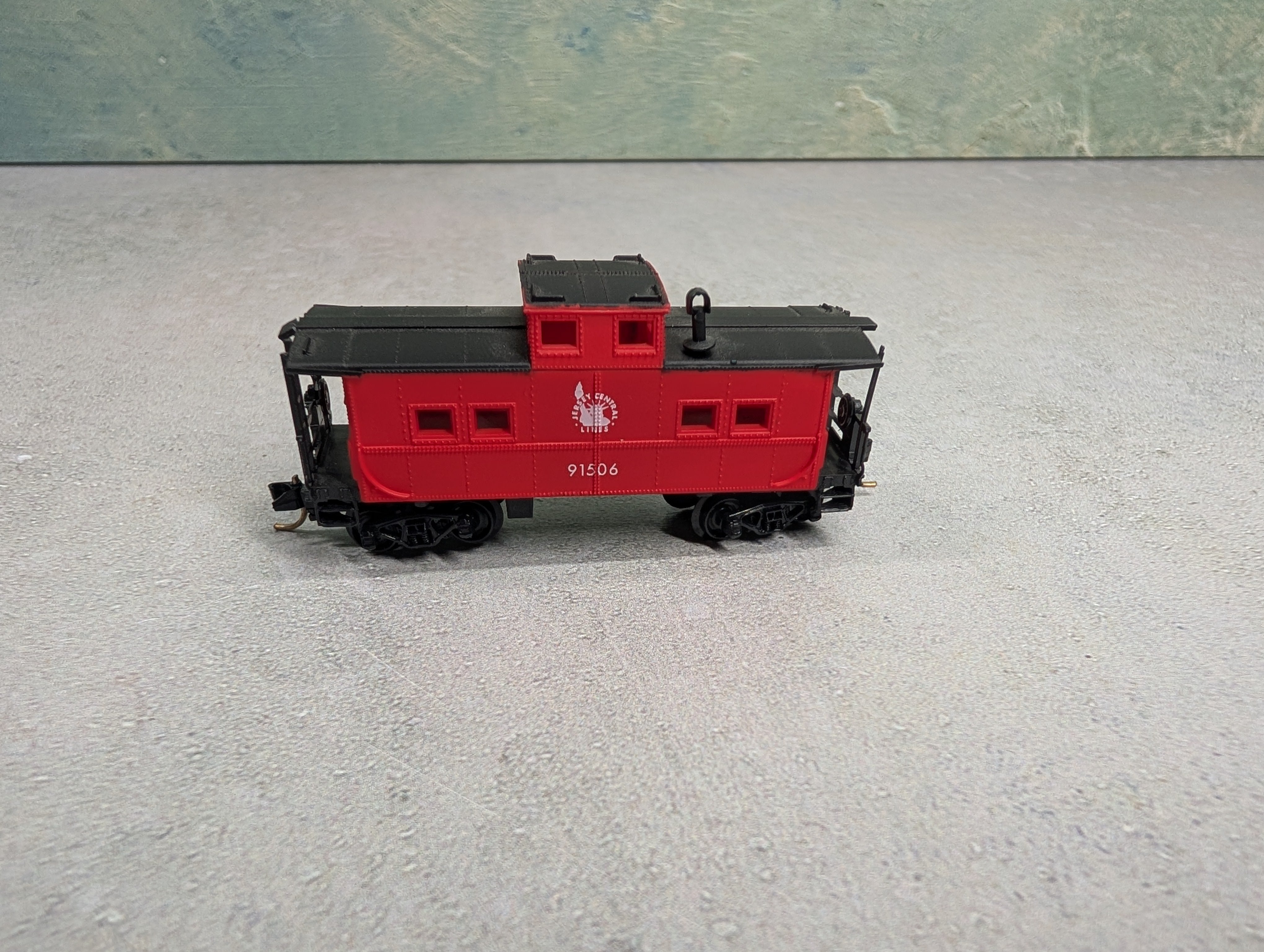 USED Life-Like N Scale Cupola Caboose Jersey Central #91506 Knuckle Couplers
