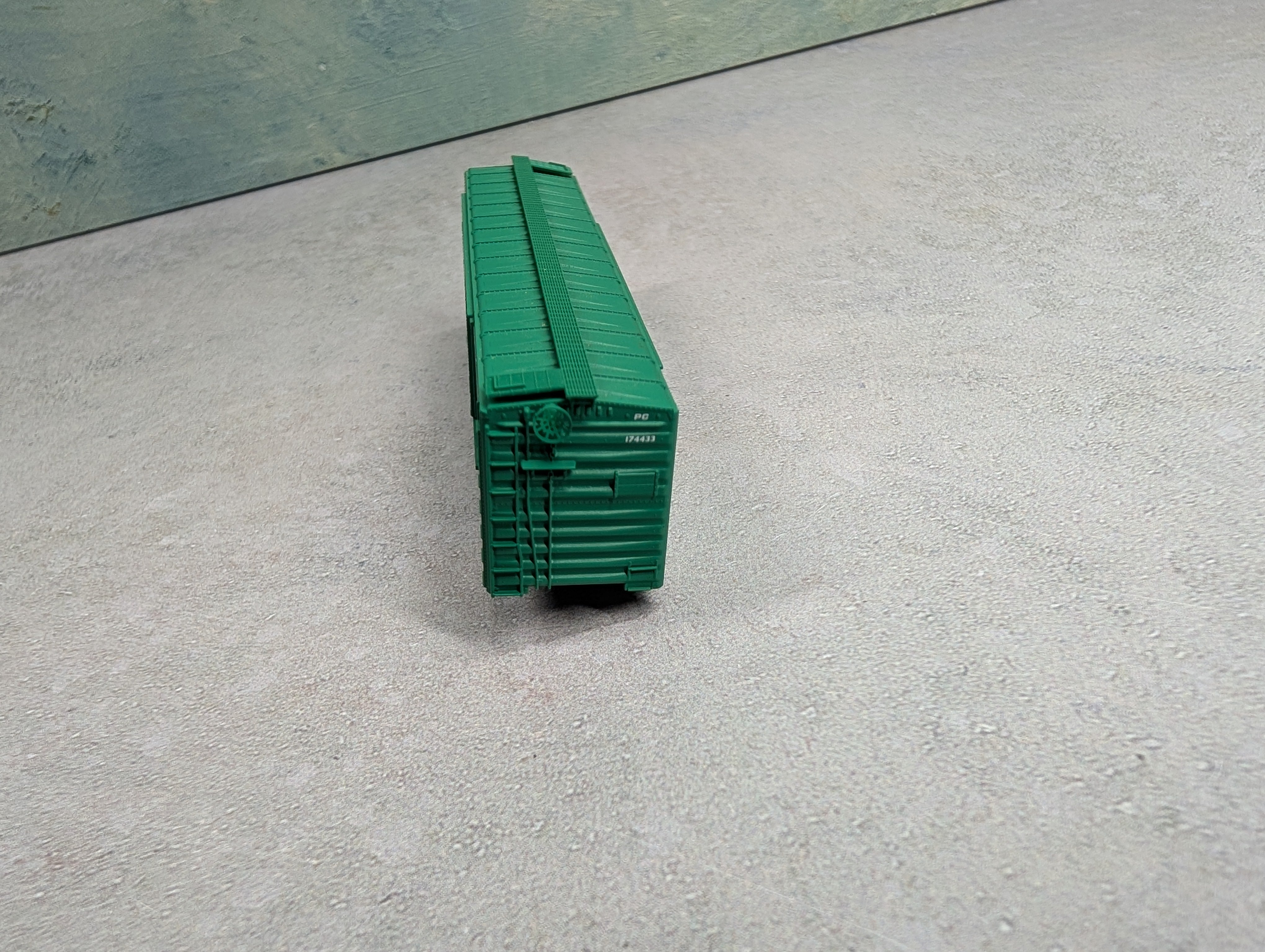 USED Micro-Trains N Scale 50' DD Box Car Penn Central PC #174433 No Trucks