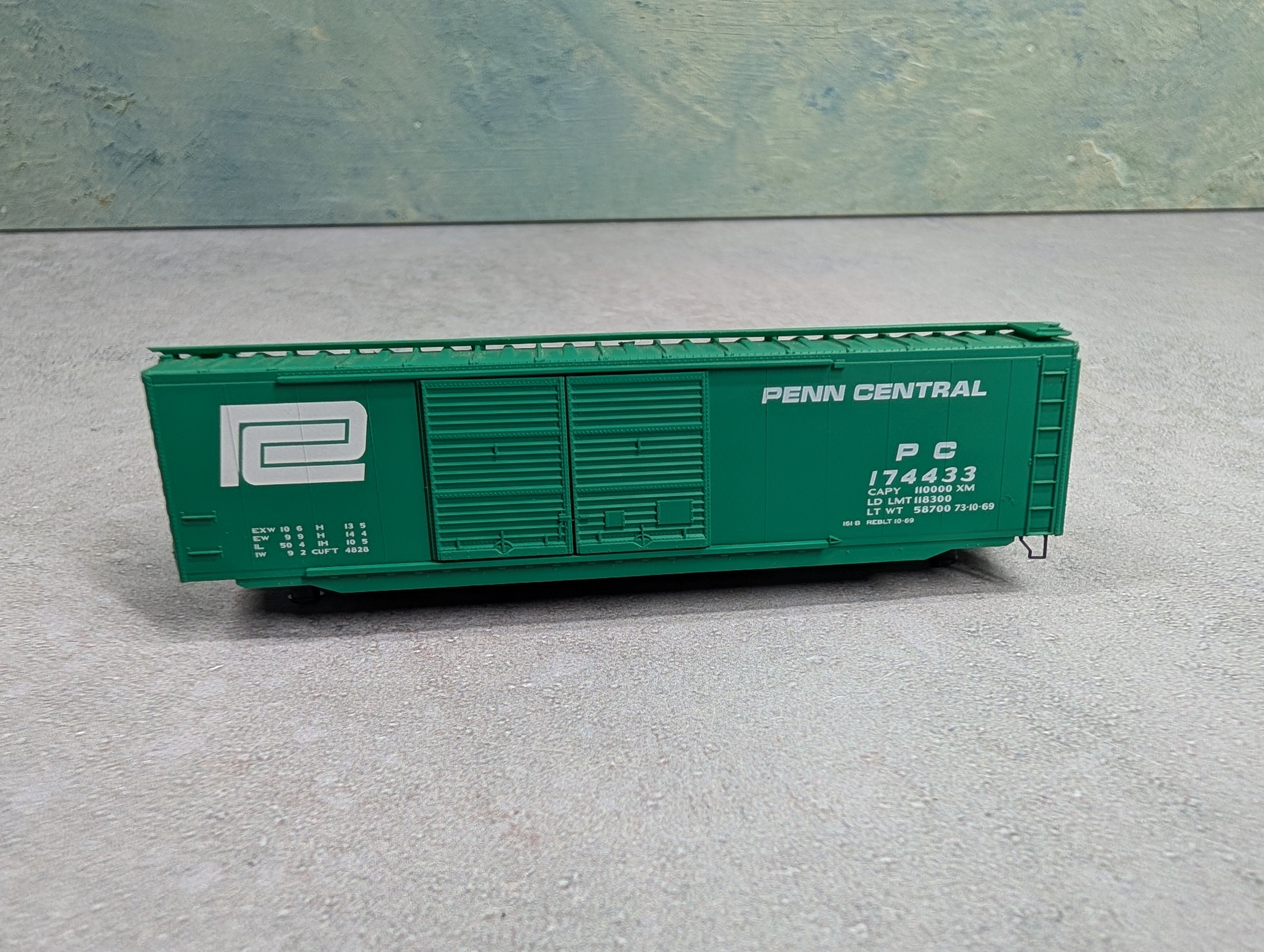 USED Micro-Trains N Scale 50' DD Box Car Penn Central PC #174433 No Trucks