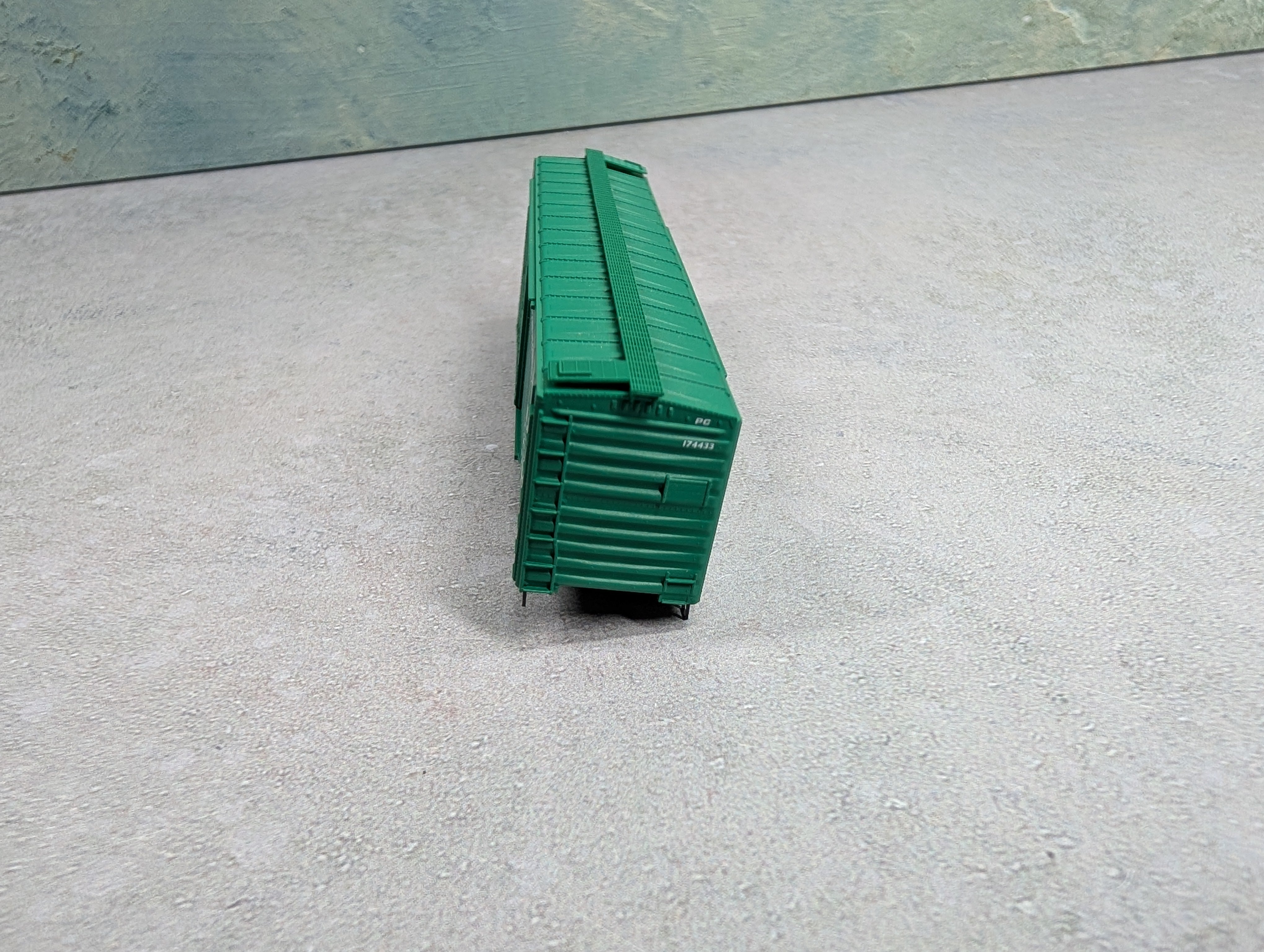 USED Micro-Trains N Scale 50' DD Box Car Penn Central PC #174433 No Trucks