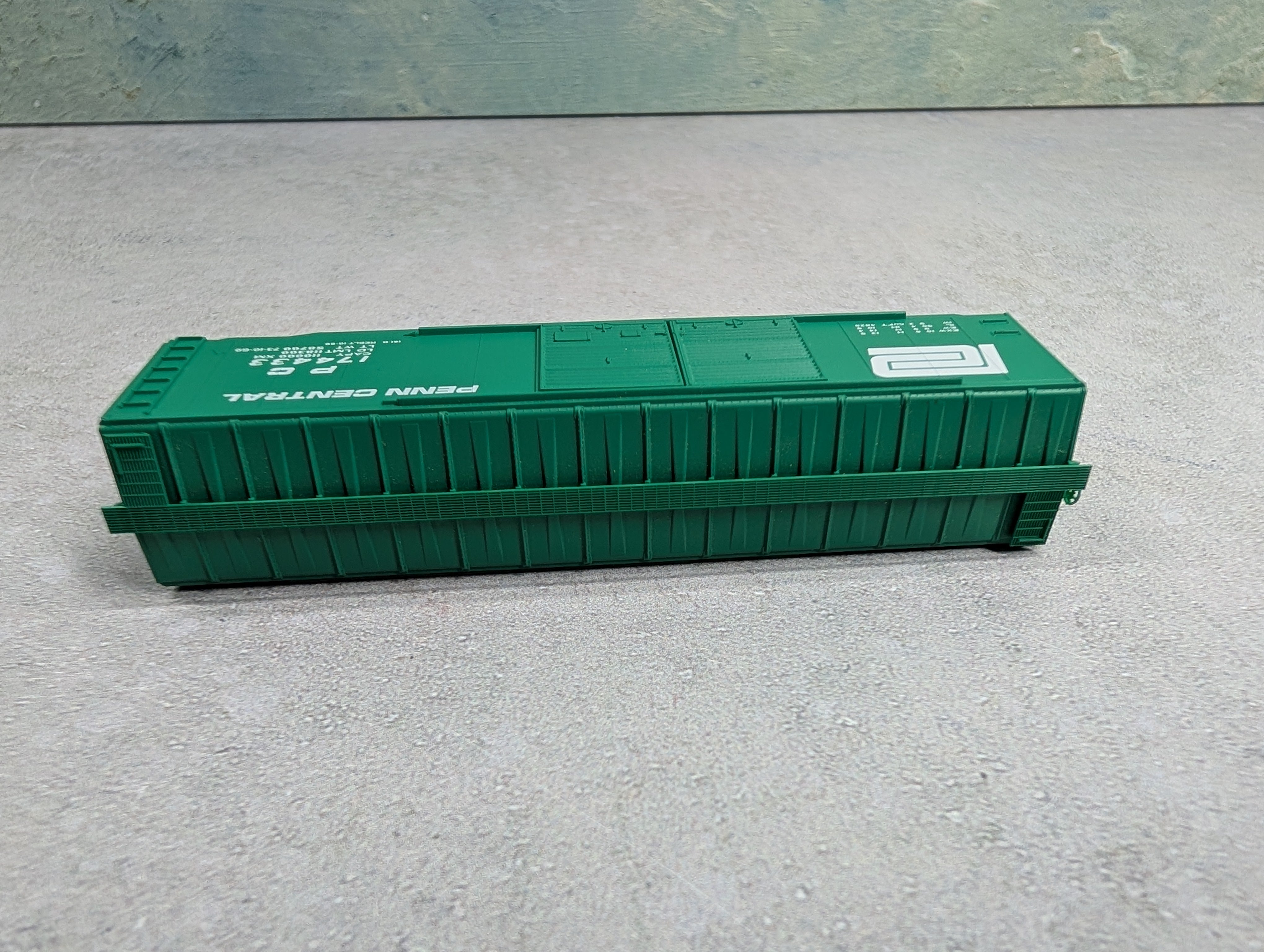 USED Micro-Trains N Scale 50' DD Box Car Penn Central PC #174433 No Trucks
