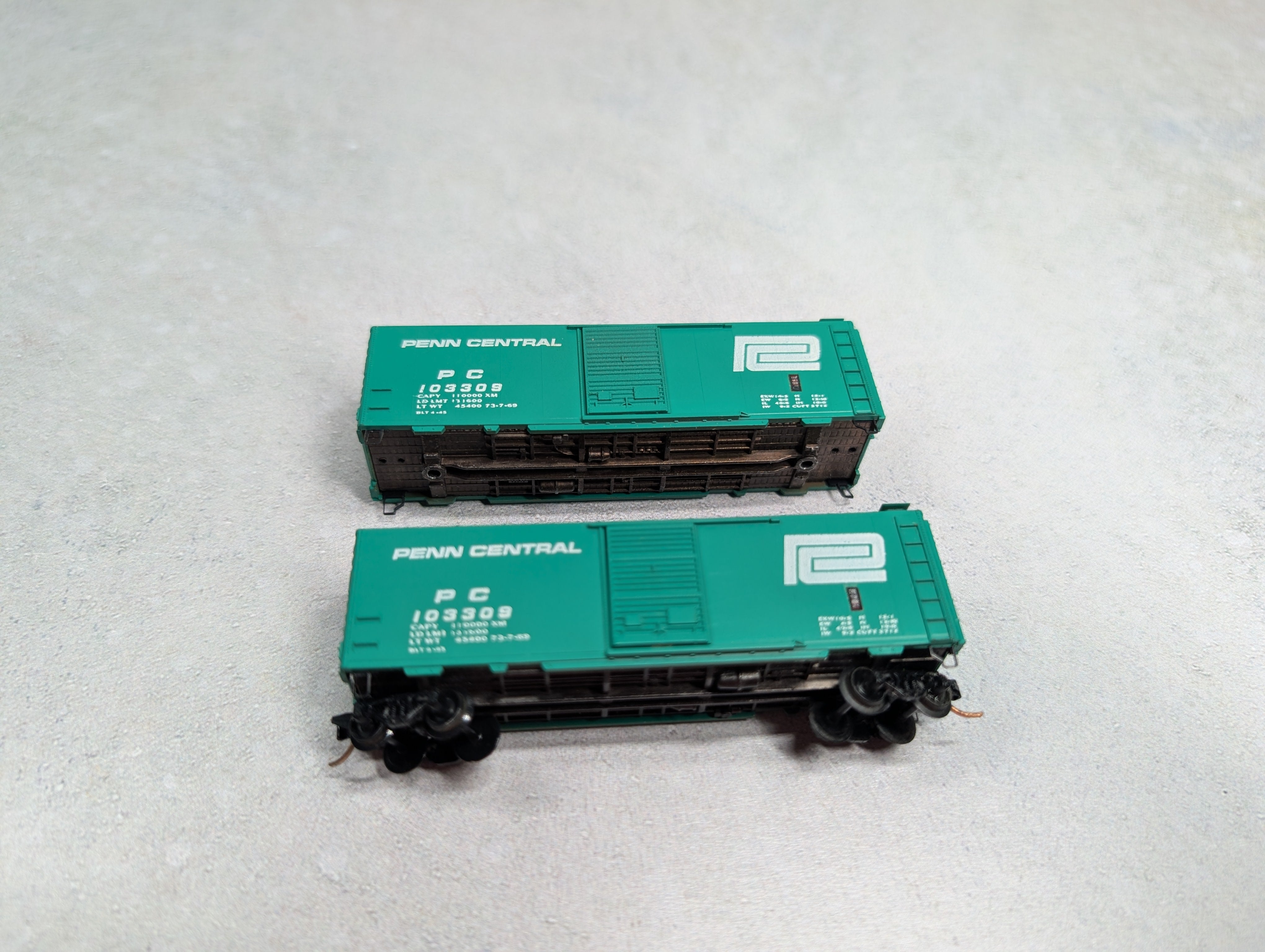 USED Micro-Trains N Scale 40' Box Cars Penn Central PC #103309 (2 pcs)