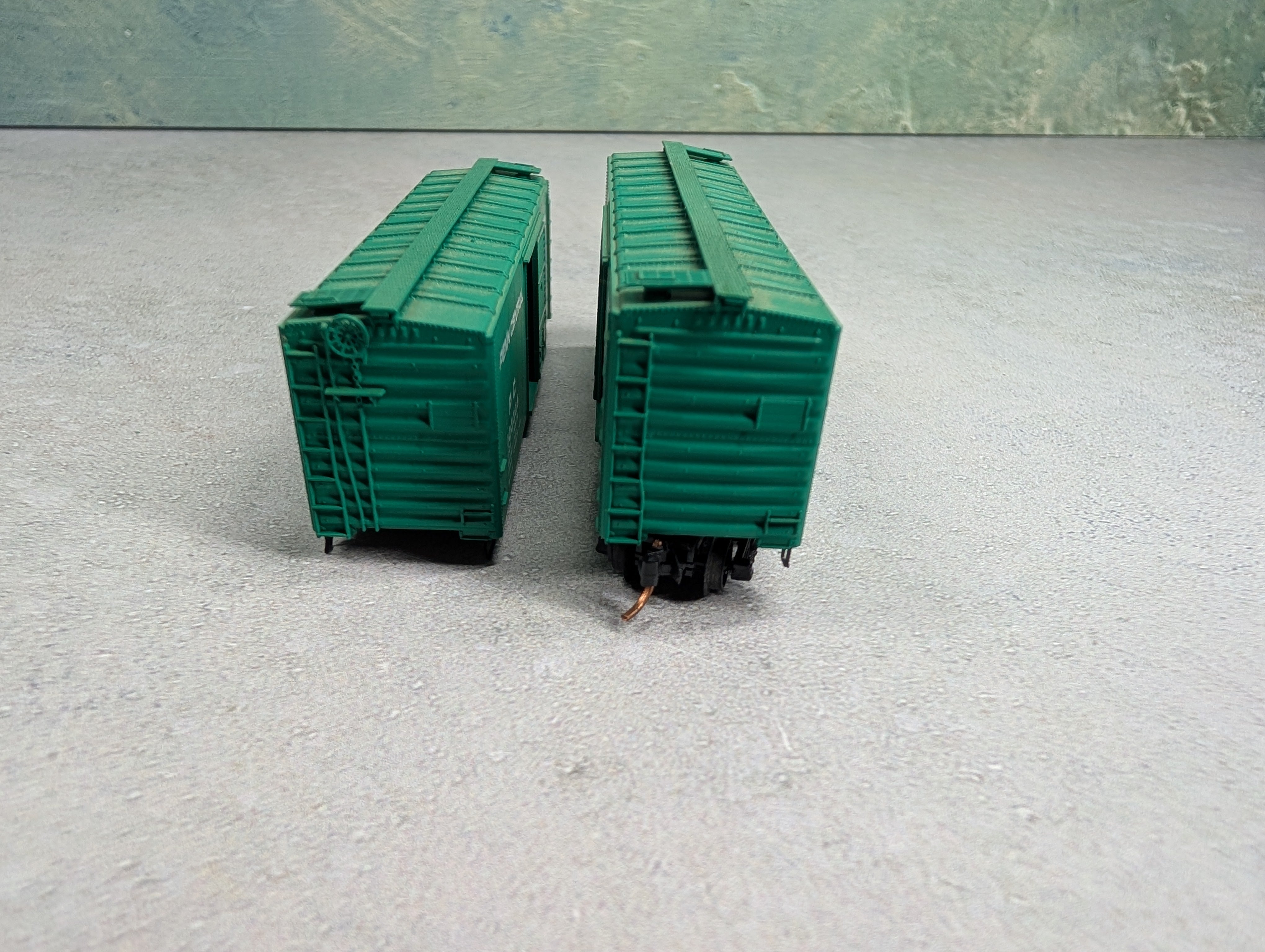 USED Micro-Trains N Scale 40' Box Cars Penn Central PC #103309 (2 pcs)