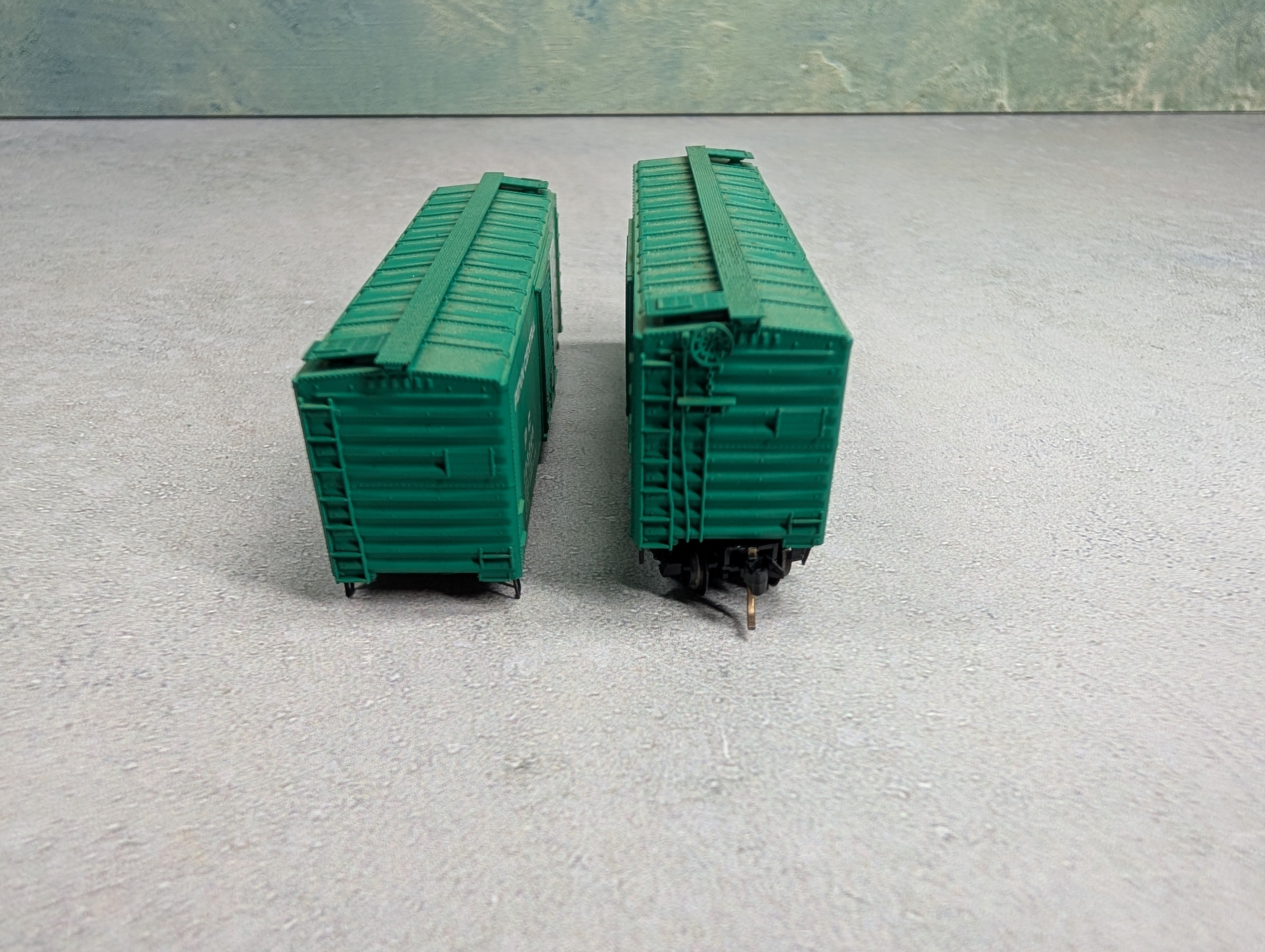 USED Micro-Trains N Scale 40' Box Cars Penn Central PC #103309 (2 pcs)