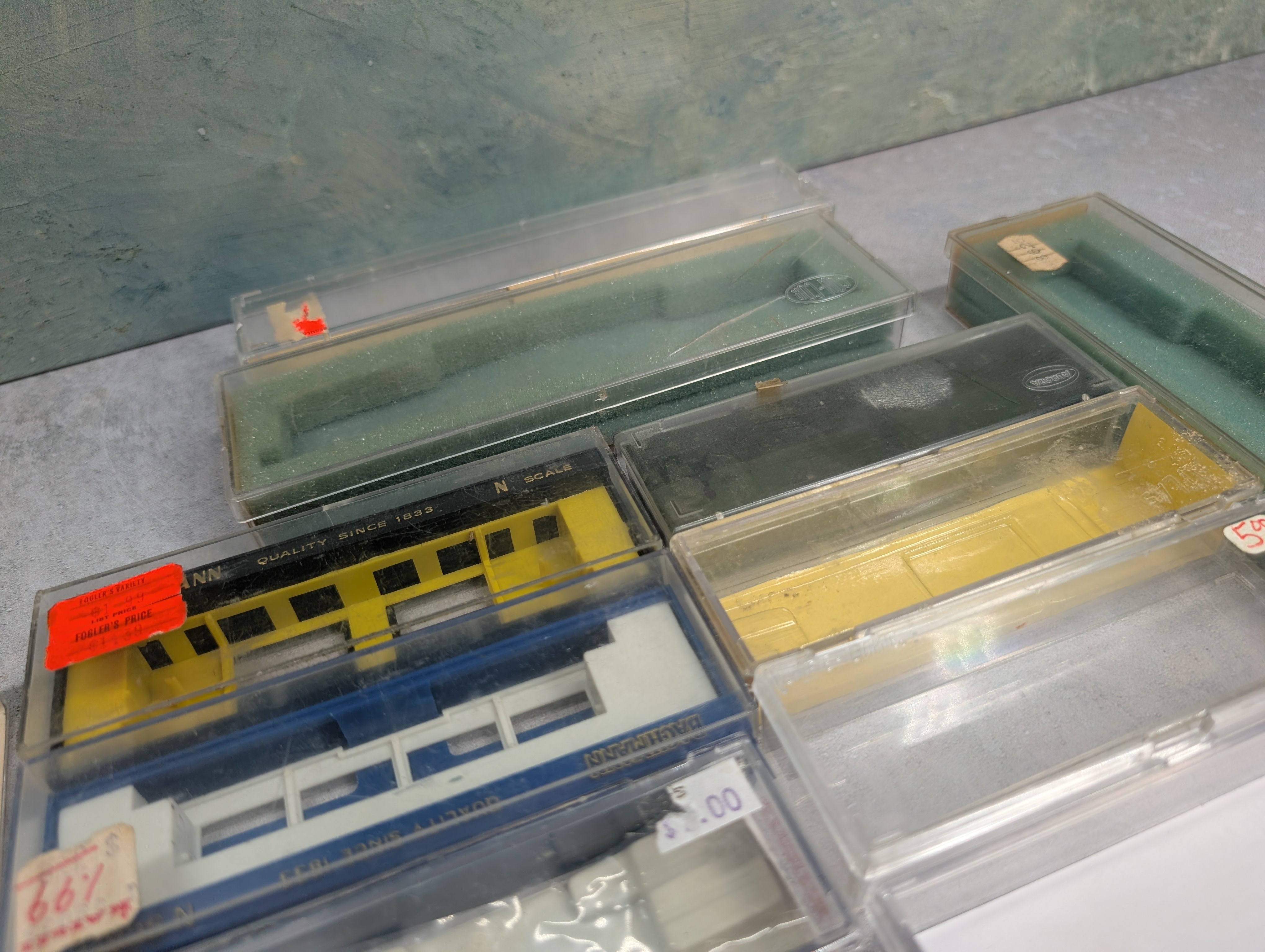 USED N Scale Lot of Empty Jewel Cases (18 pcs)