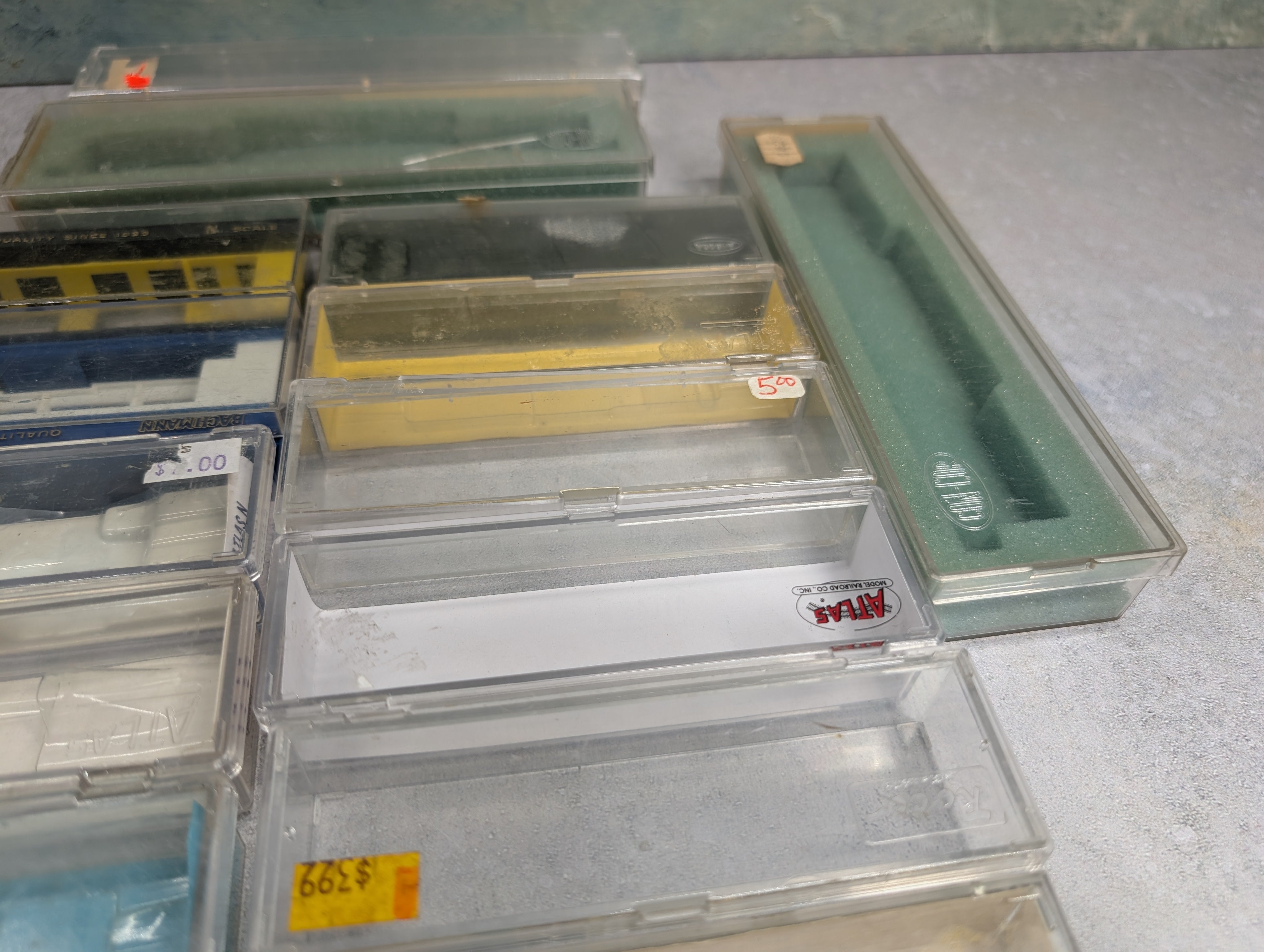 USED N Scale Lot of Empty Jewel Cases (18 pcs)