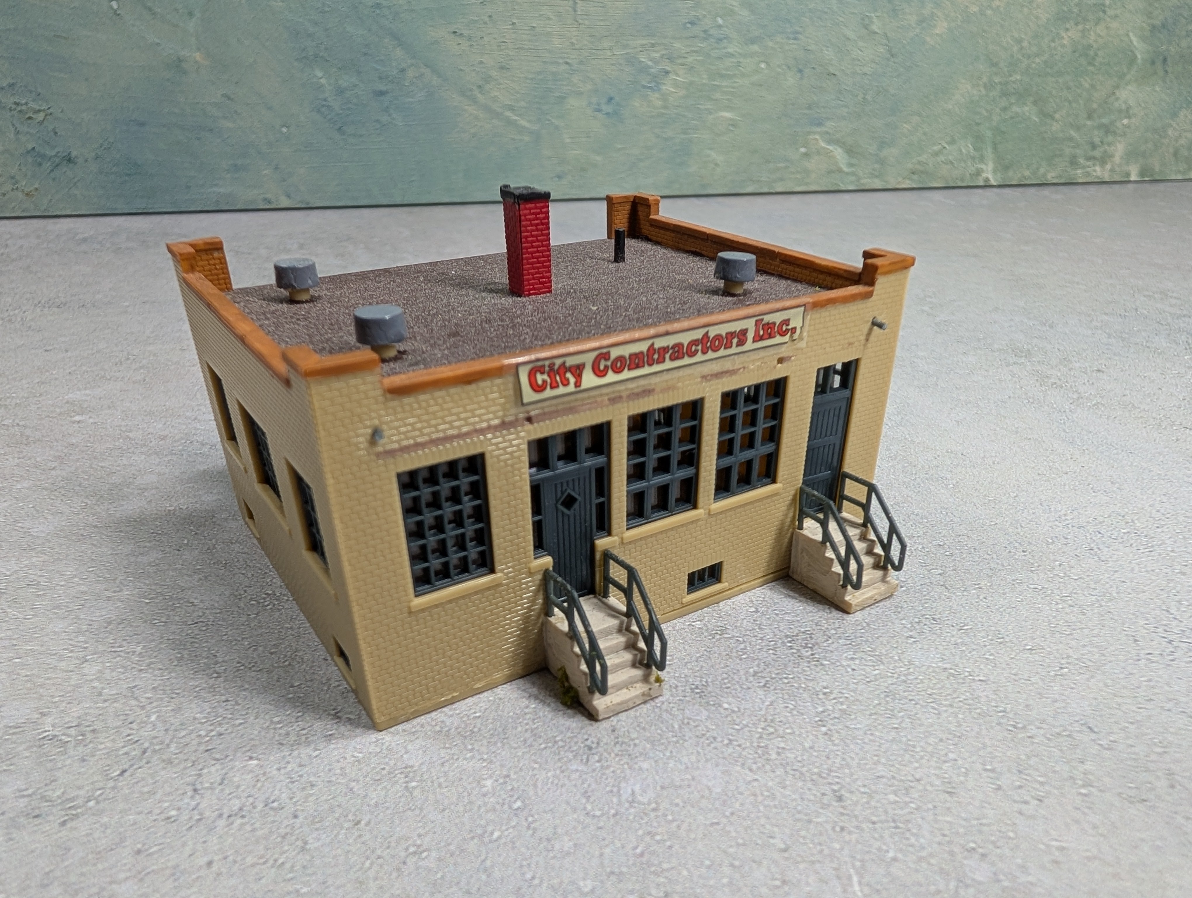 USED Walthers N Scale City Contractors Inc Industrial Office Building