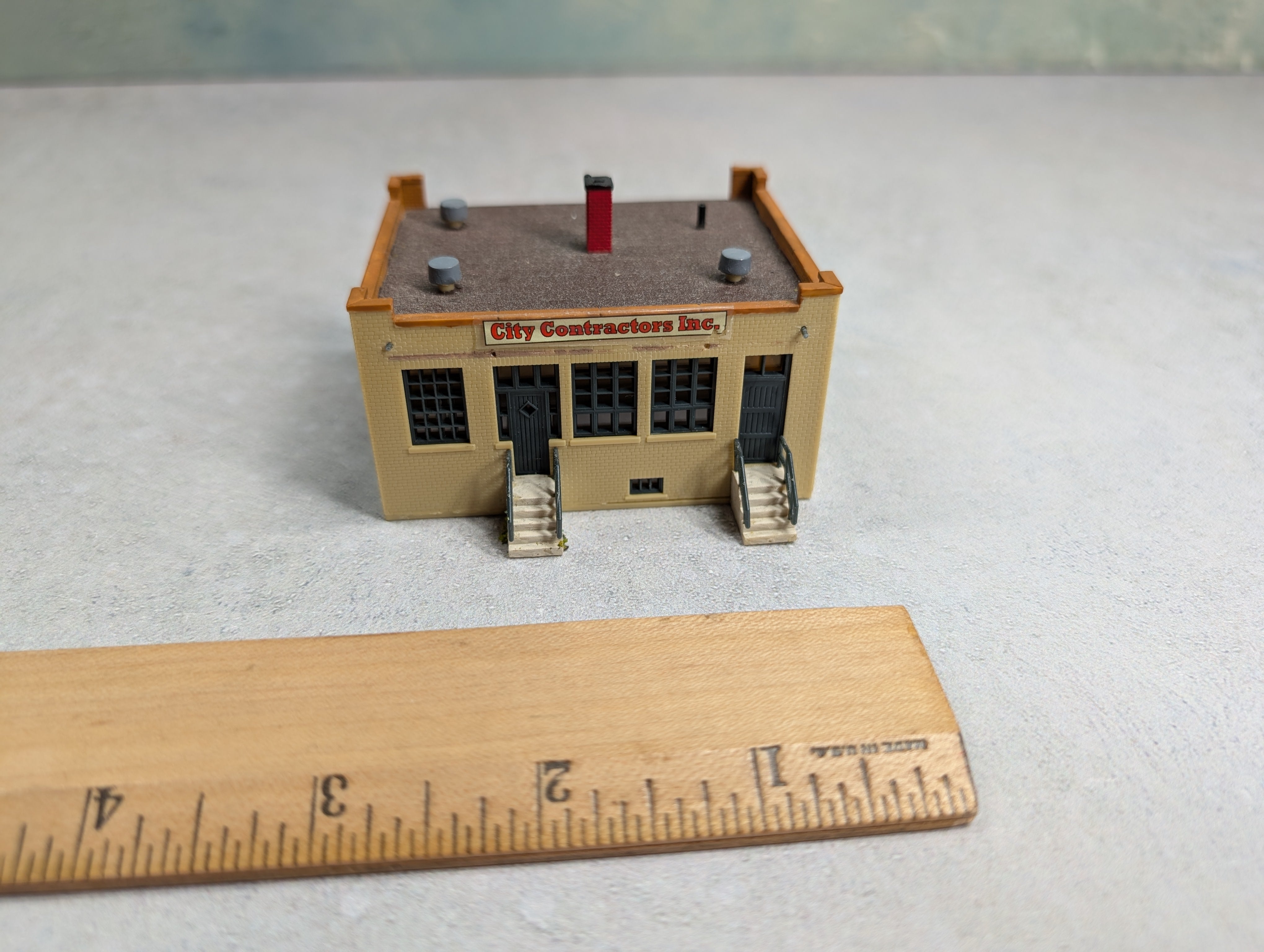 USED Walthers N Scale City Contractors Inc Industrial Office Building