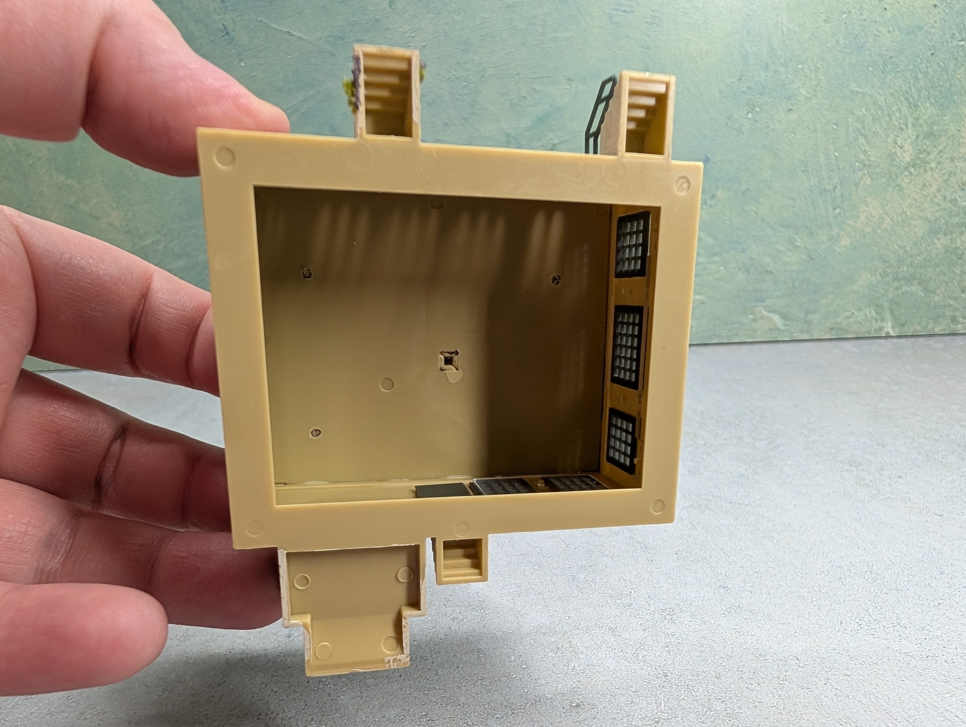 USED Walthers N Scale City Contractors Inc Industrial Office Building