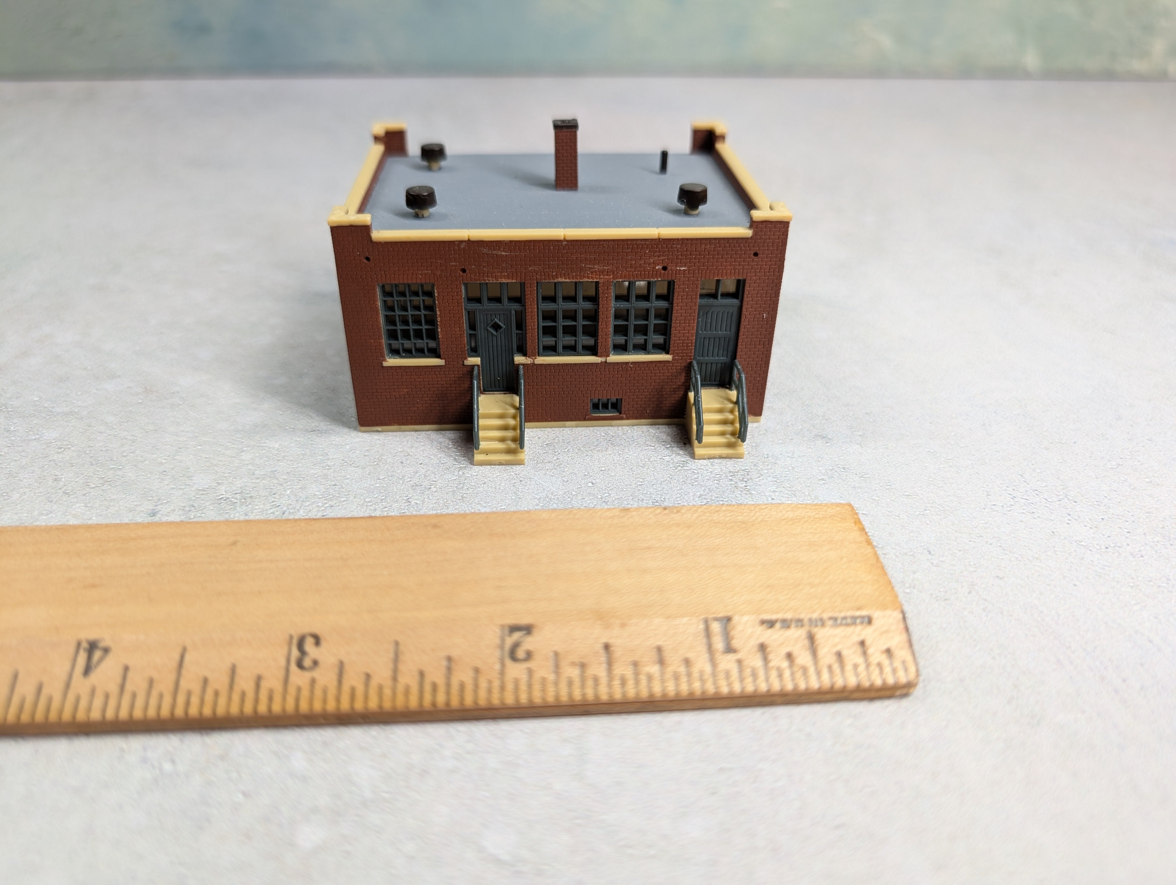 USED Walthers N Scale Industrial Office Brick Building