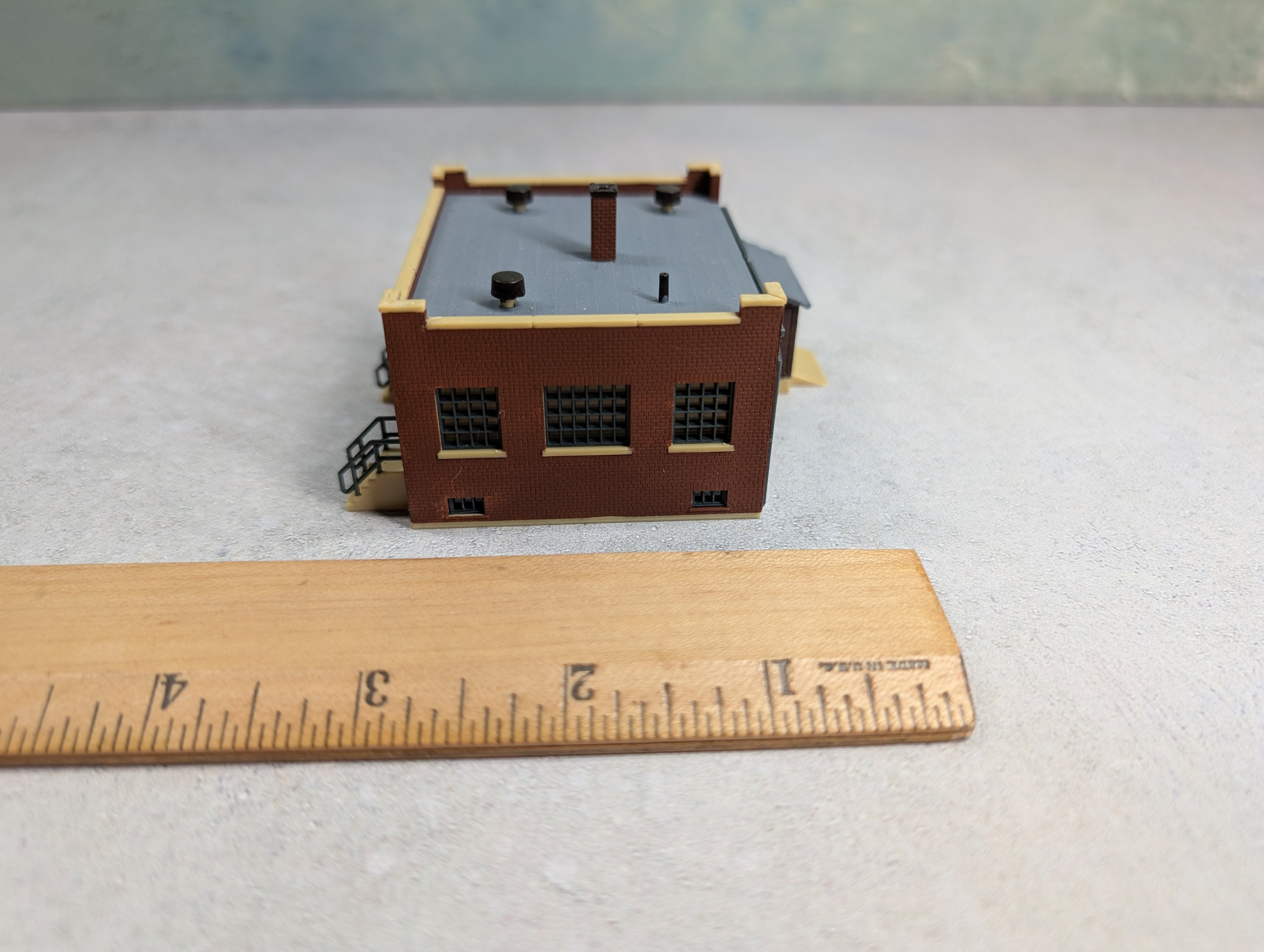 USED Walthers N Scale Industrial Office Brick Building