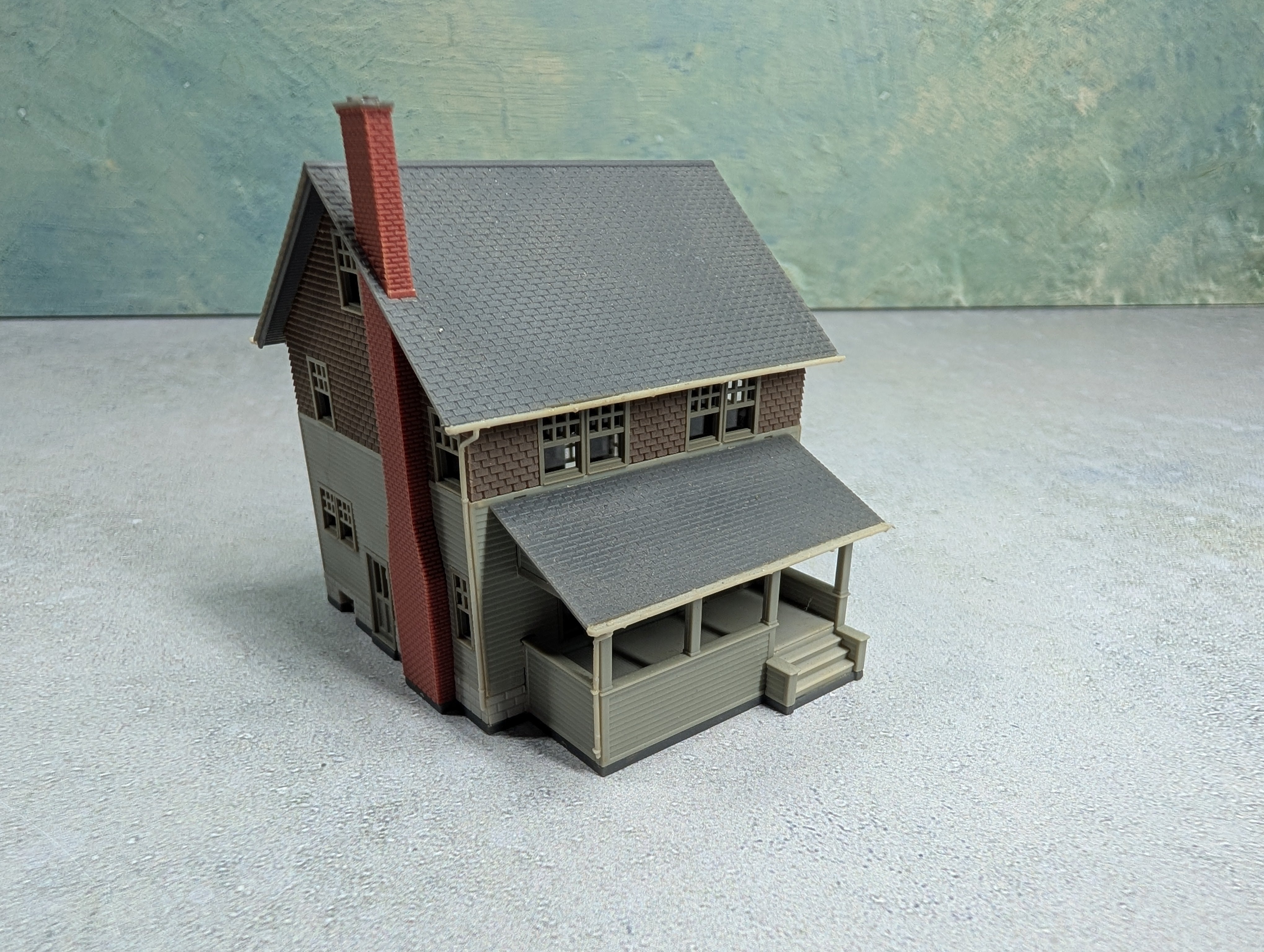 USED N Scale Brown and Gray Home