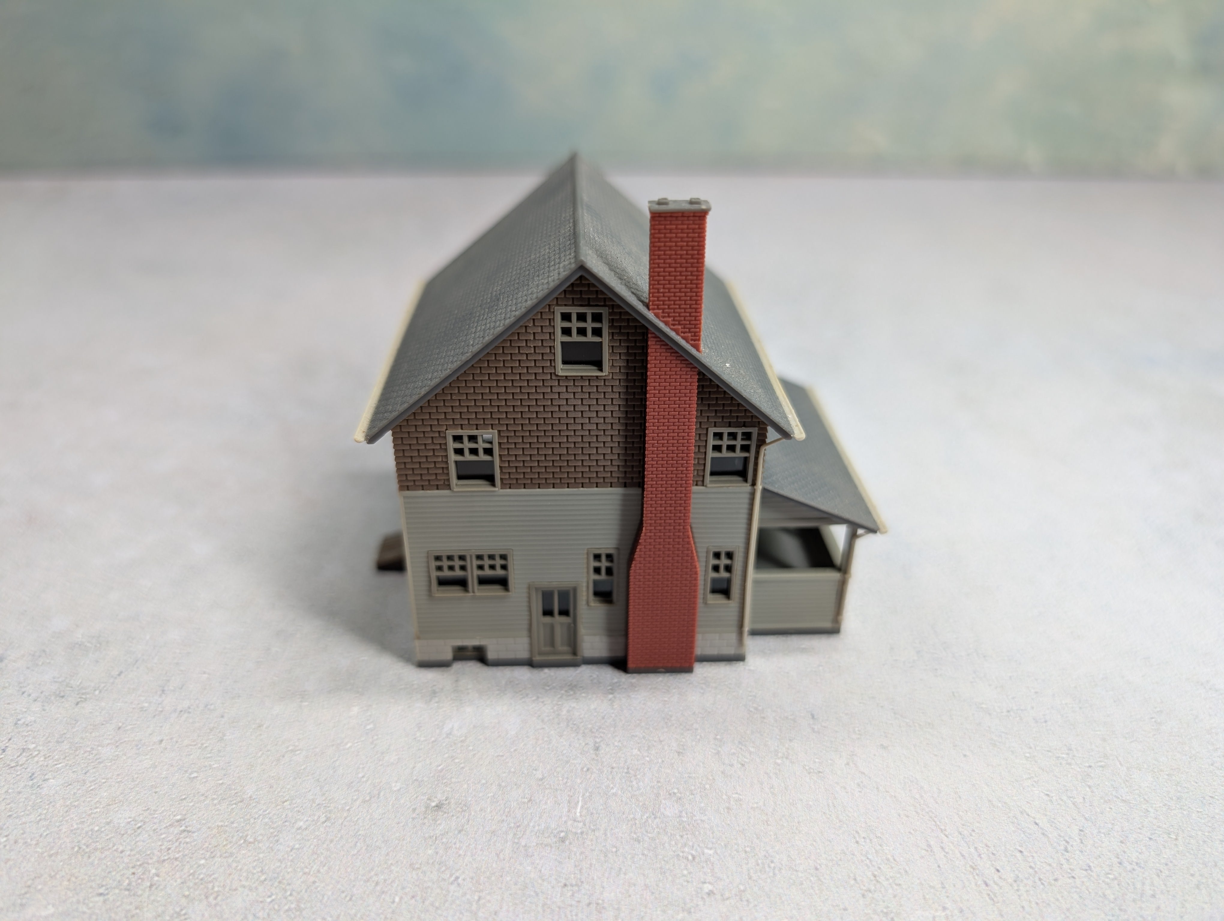 USED N Scale Brown and Gray Home