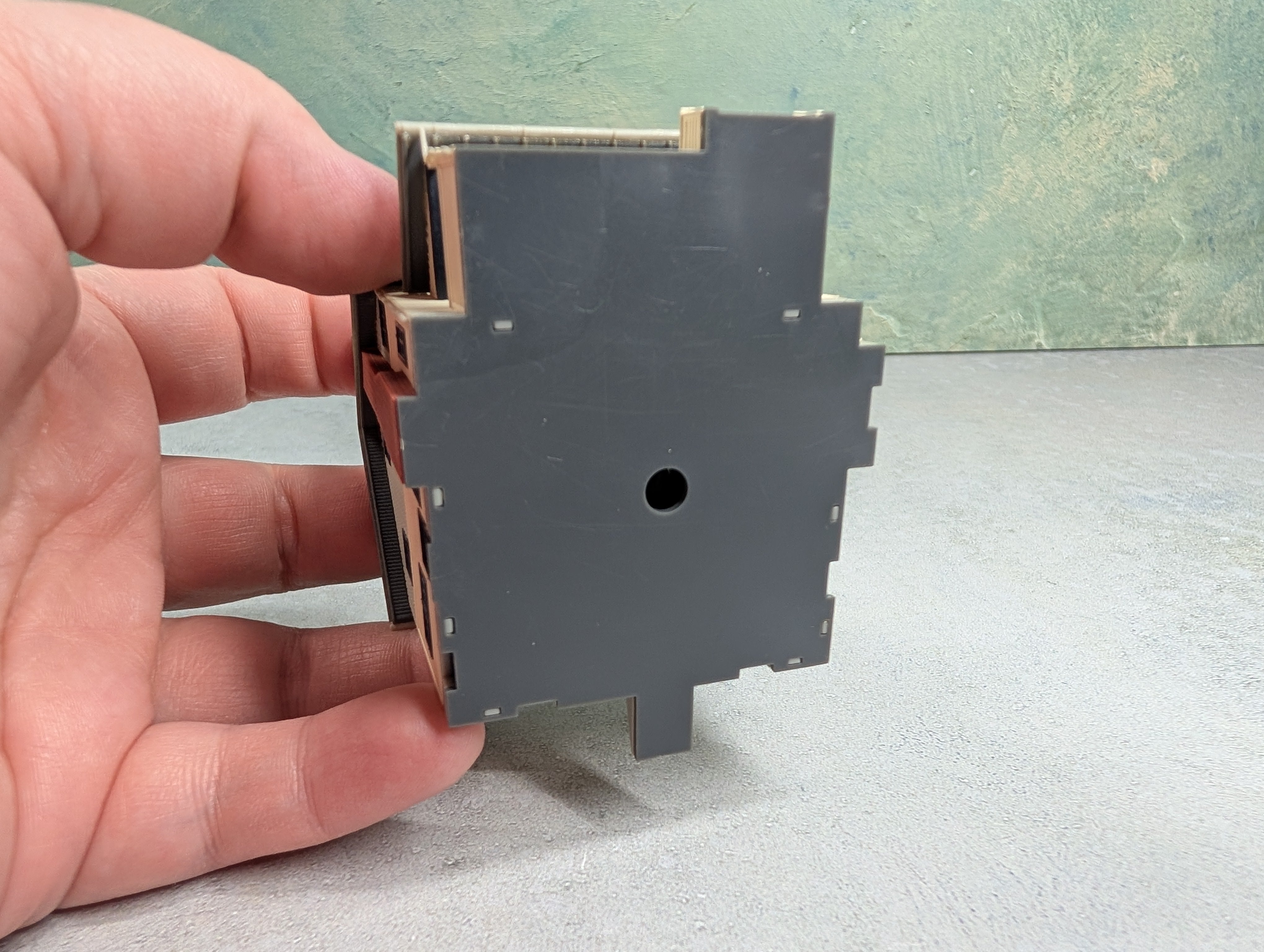 USED N Scale Gray and Creme Home