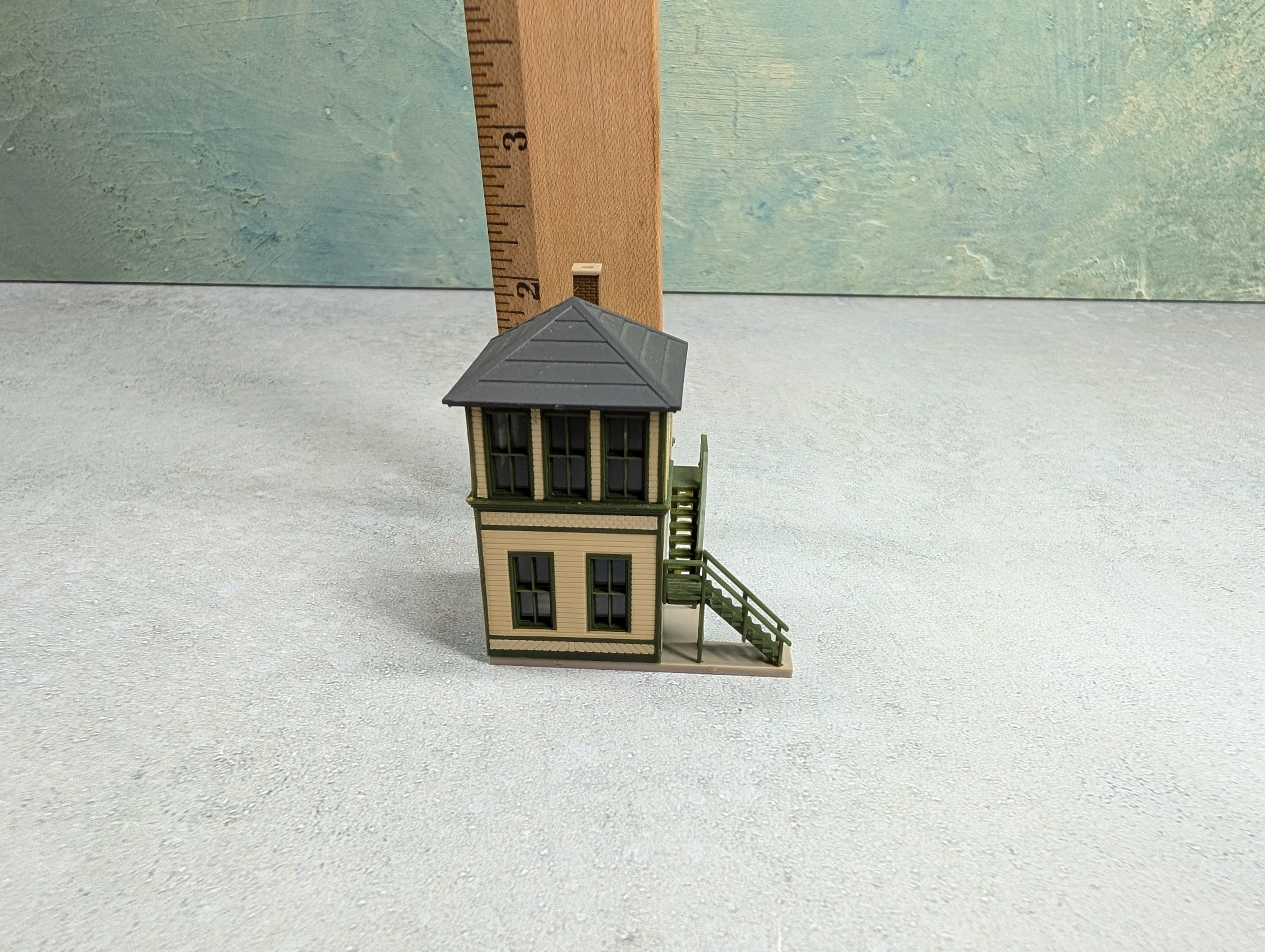 USED N Scale Interlocking Tower