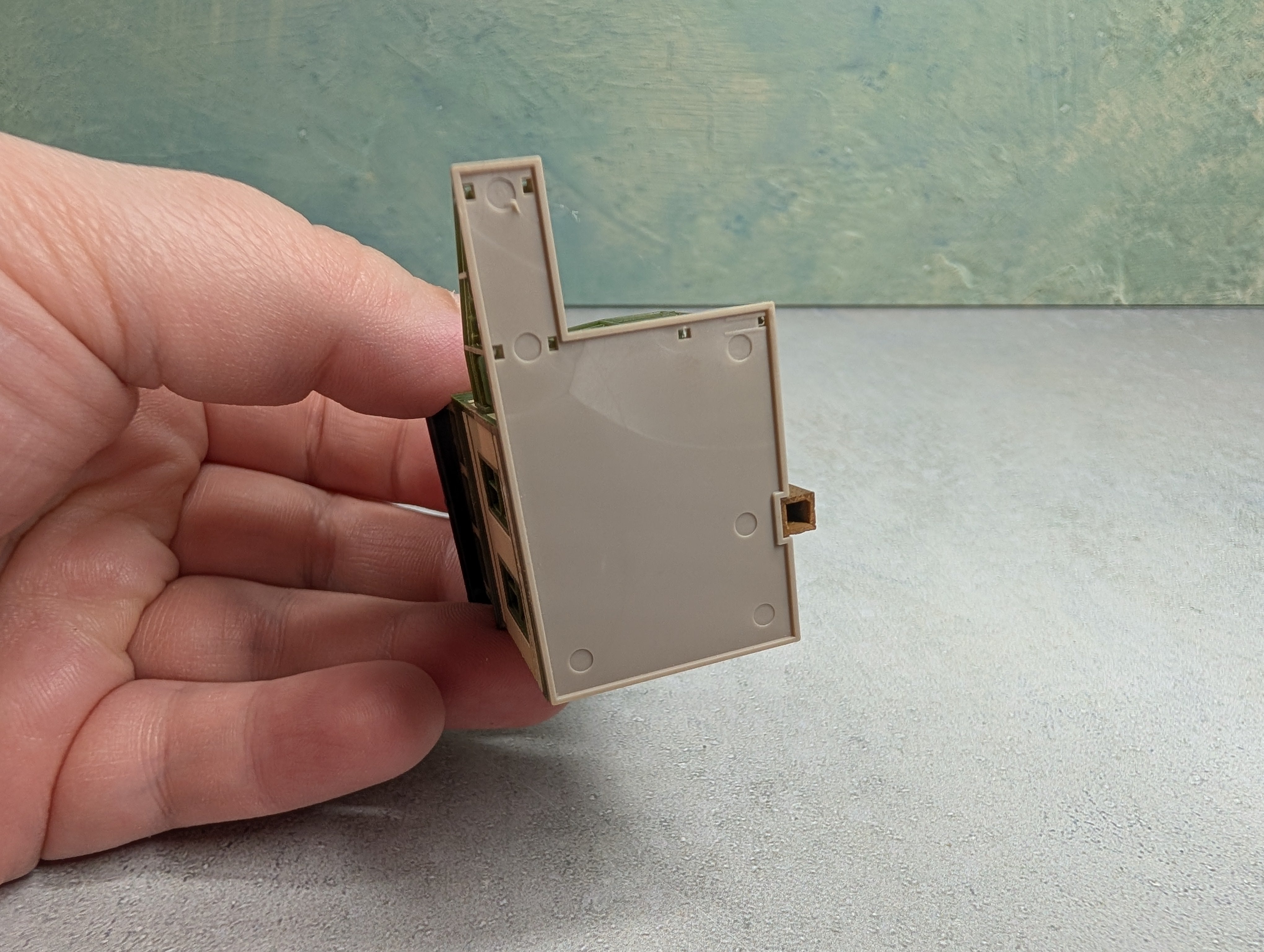 USED N Scale Interlocking Tower
