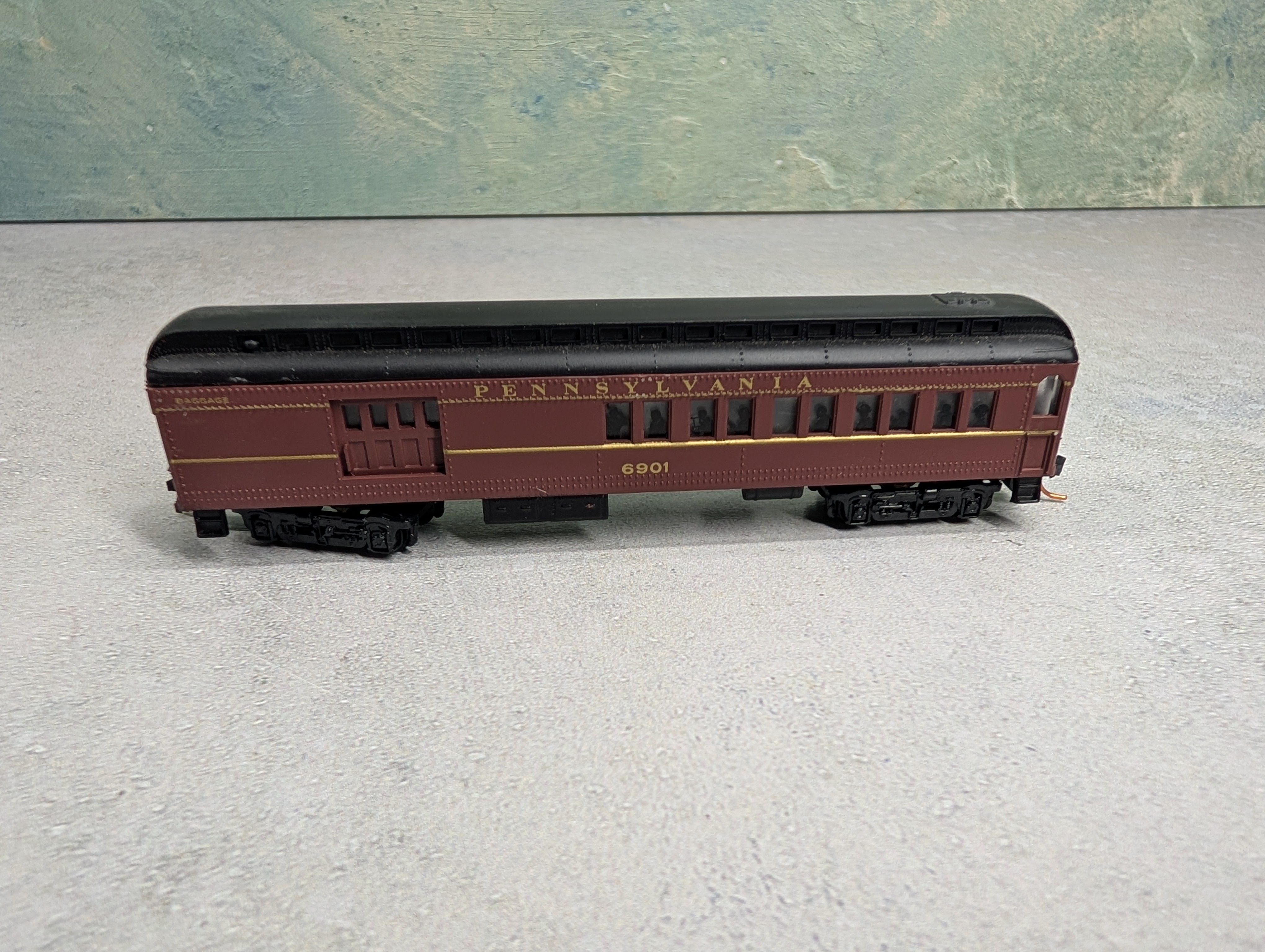 USED Bachmann N Scale Combine Passenger Car Pennsylvania #6901 Knuckle Couplers