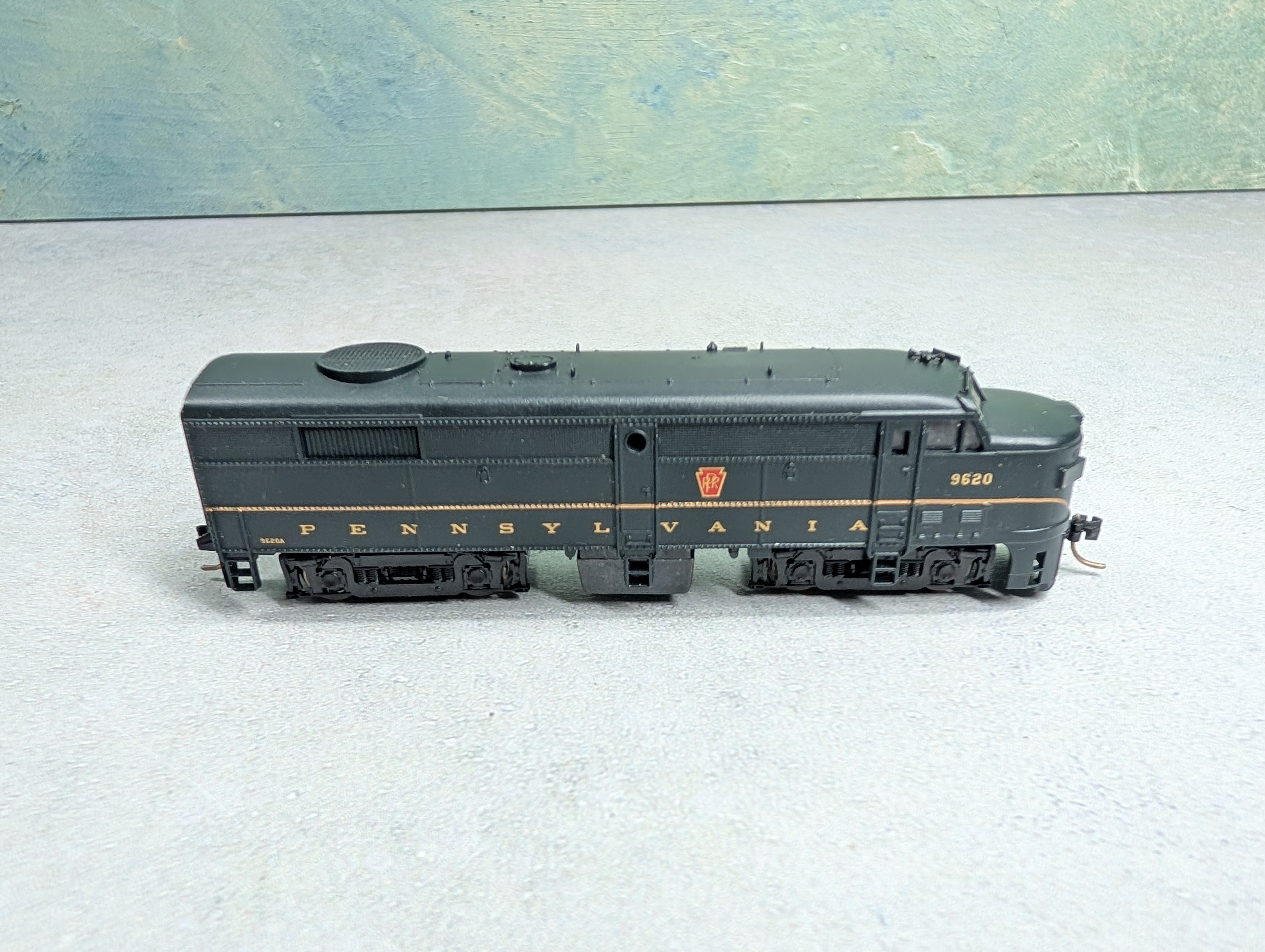 USED Life-Like N Scale F2 A Unit Diesel Locomotive Pennsylvania #9620 Runs Great DC