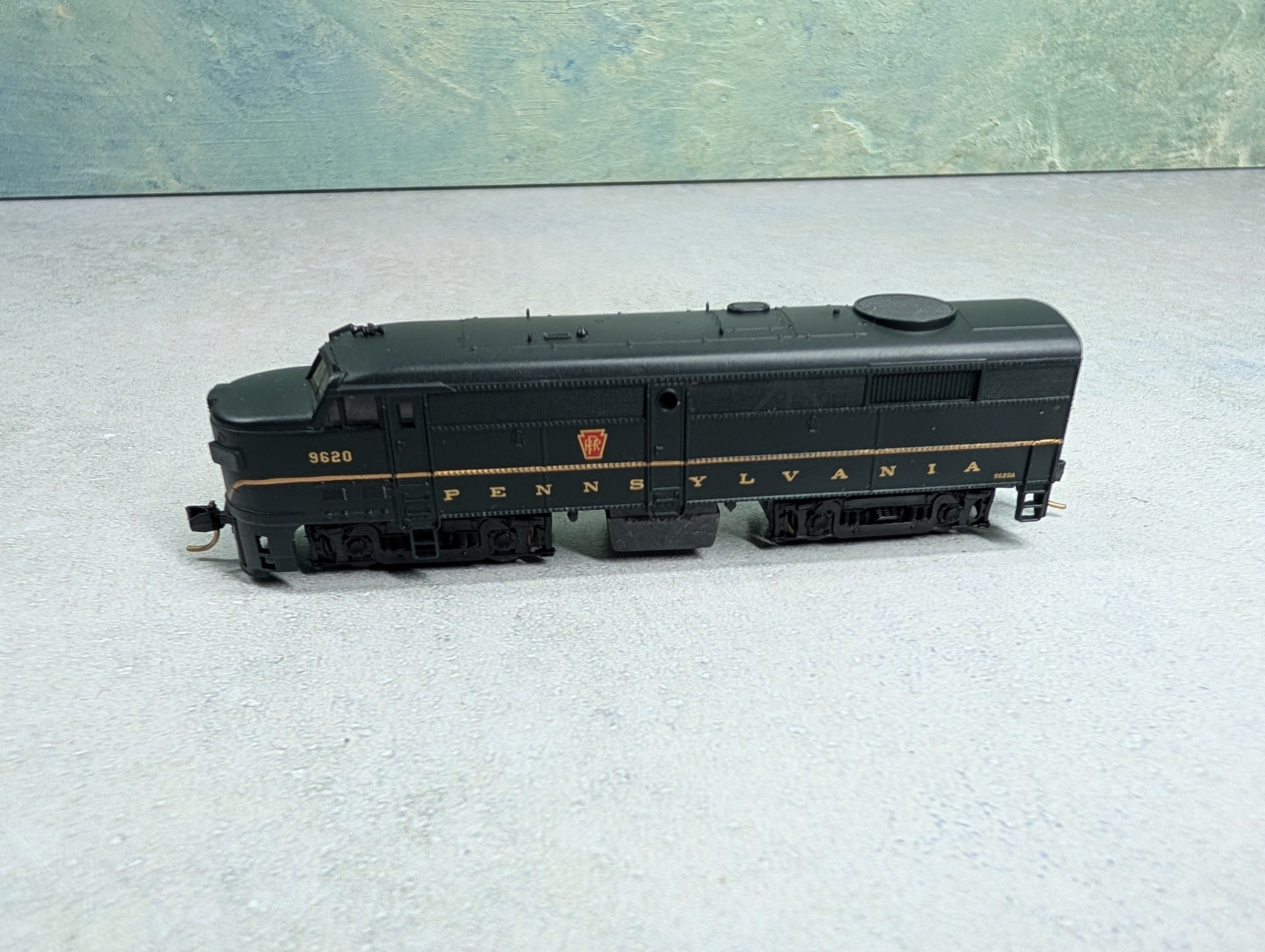 USED Life-Like N Scale F2 A Unit Diesel Locomotive Pennsylvania #9620 Runs Great DC