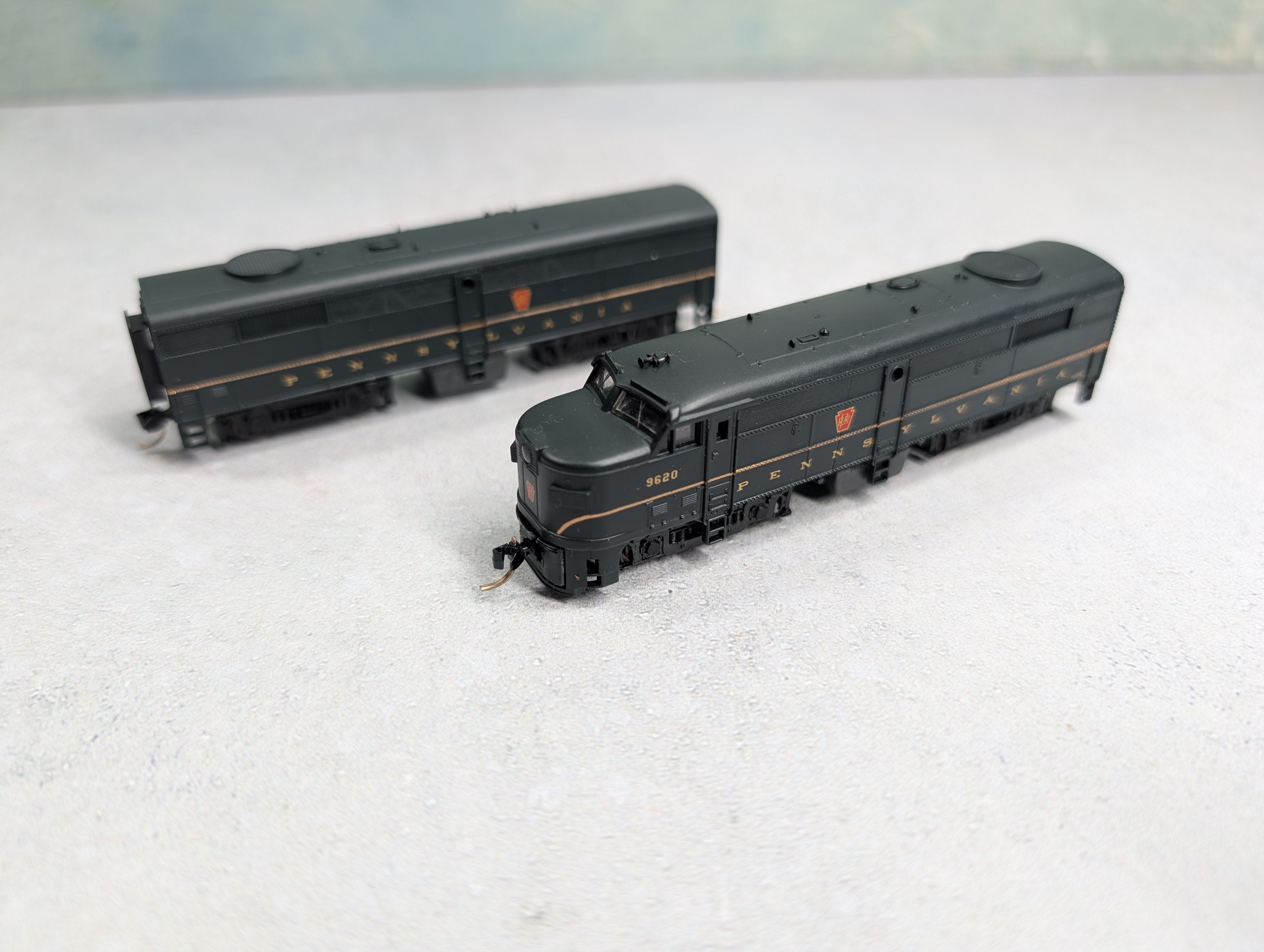 USED Life-Like N Scale F2 Diesel Locomotive Powered A&B Set Pennsylvania #9620 Runs Great DC
