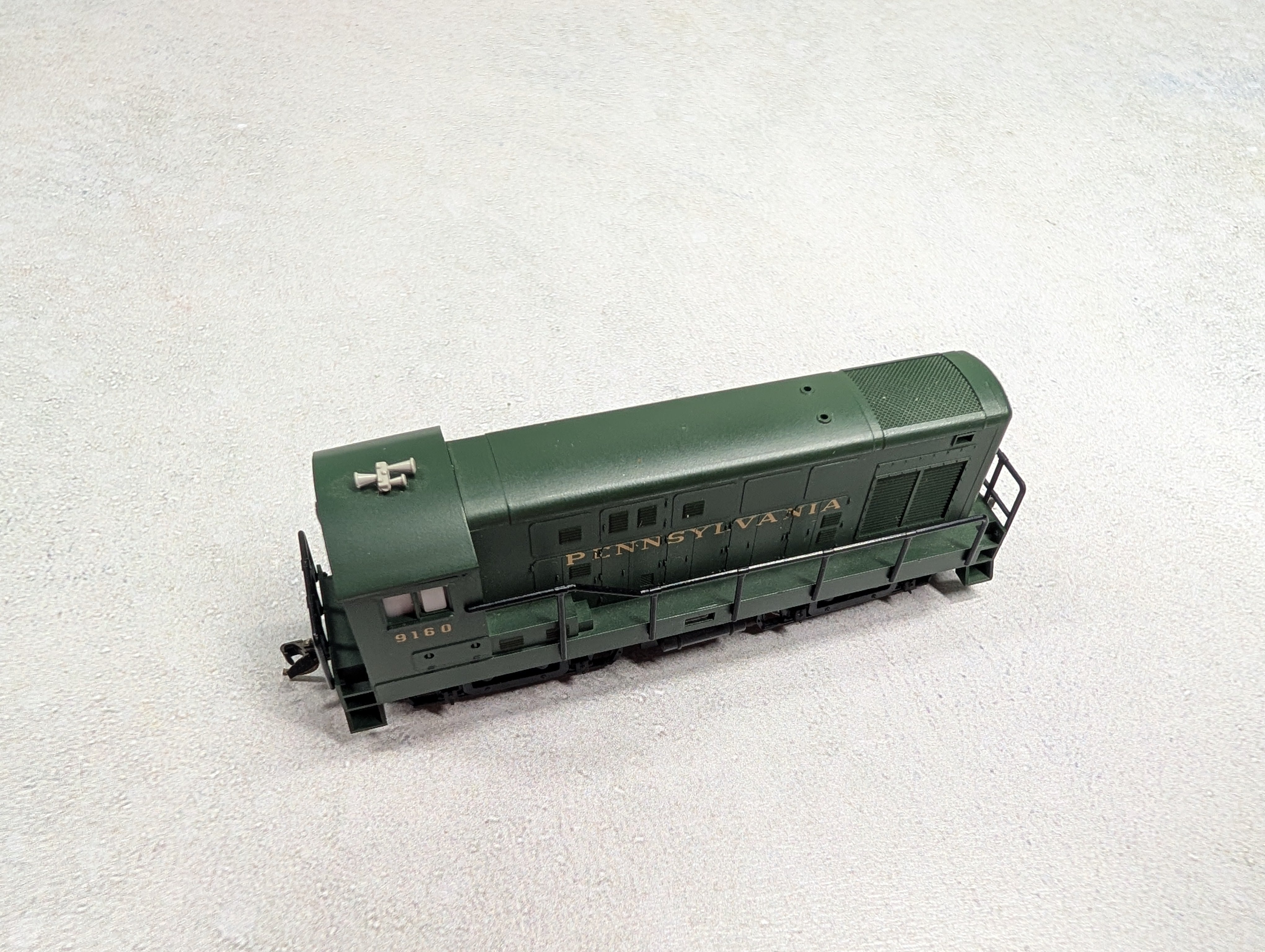 USED Minitrix N Scale FM H-12-44 Diesel Locomotive Pennsylvania #9160 Runs DC