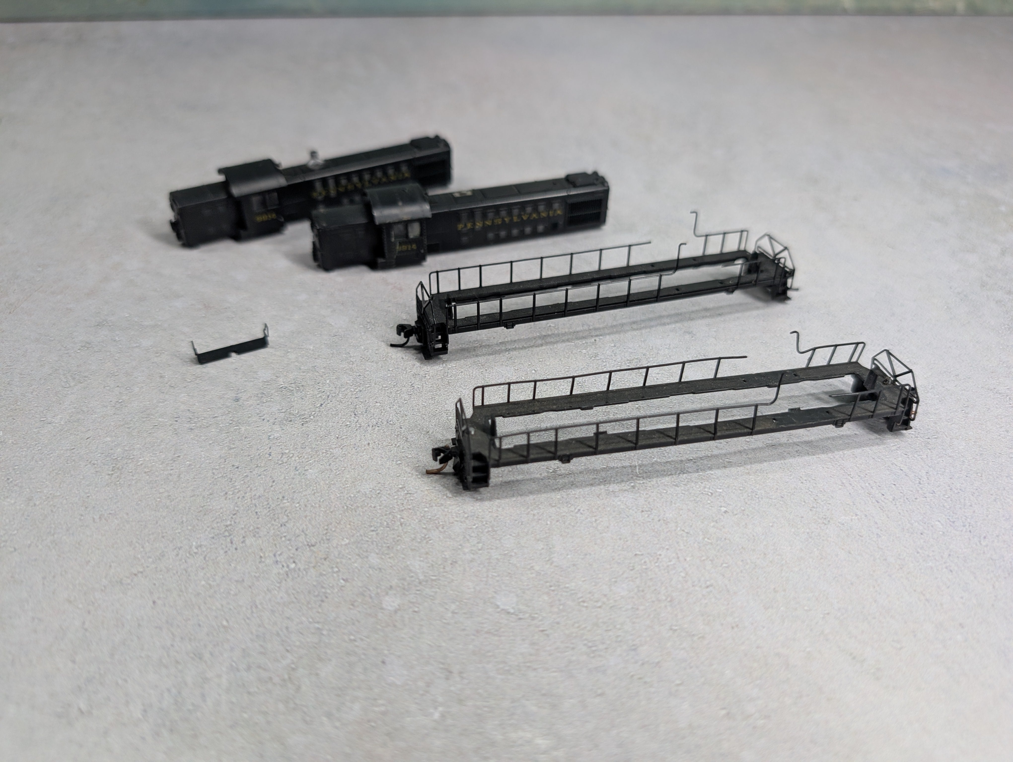USED Atlas N Scale Set of RS-1 Shells & Parts Pennsylvania #9914