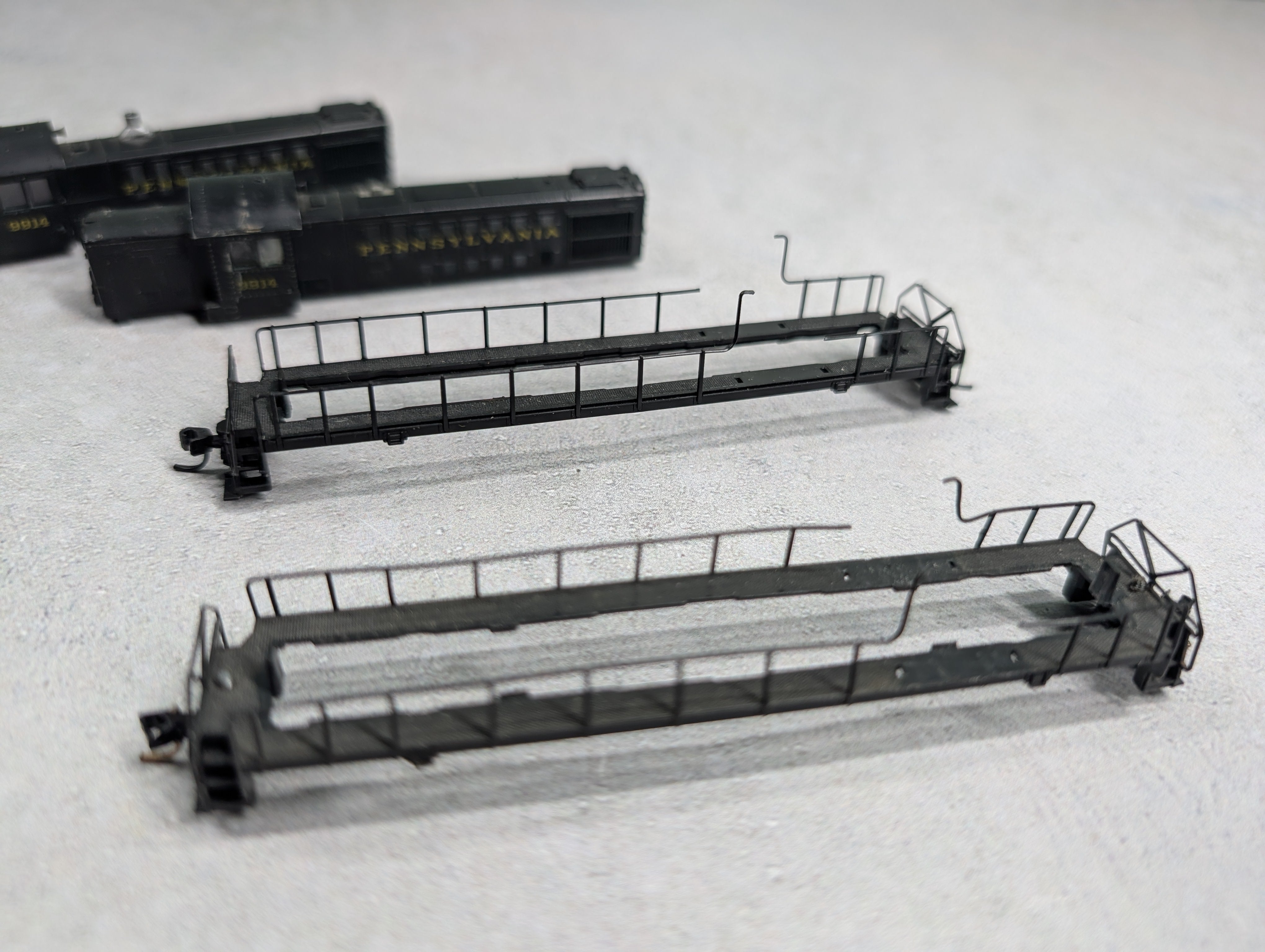 USED Atlas N Scale Set of RS-1 Shells & Parts Pennsylvania #9914