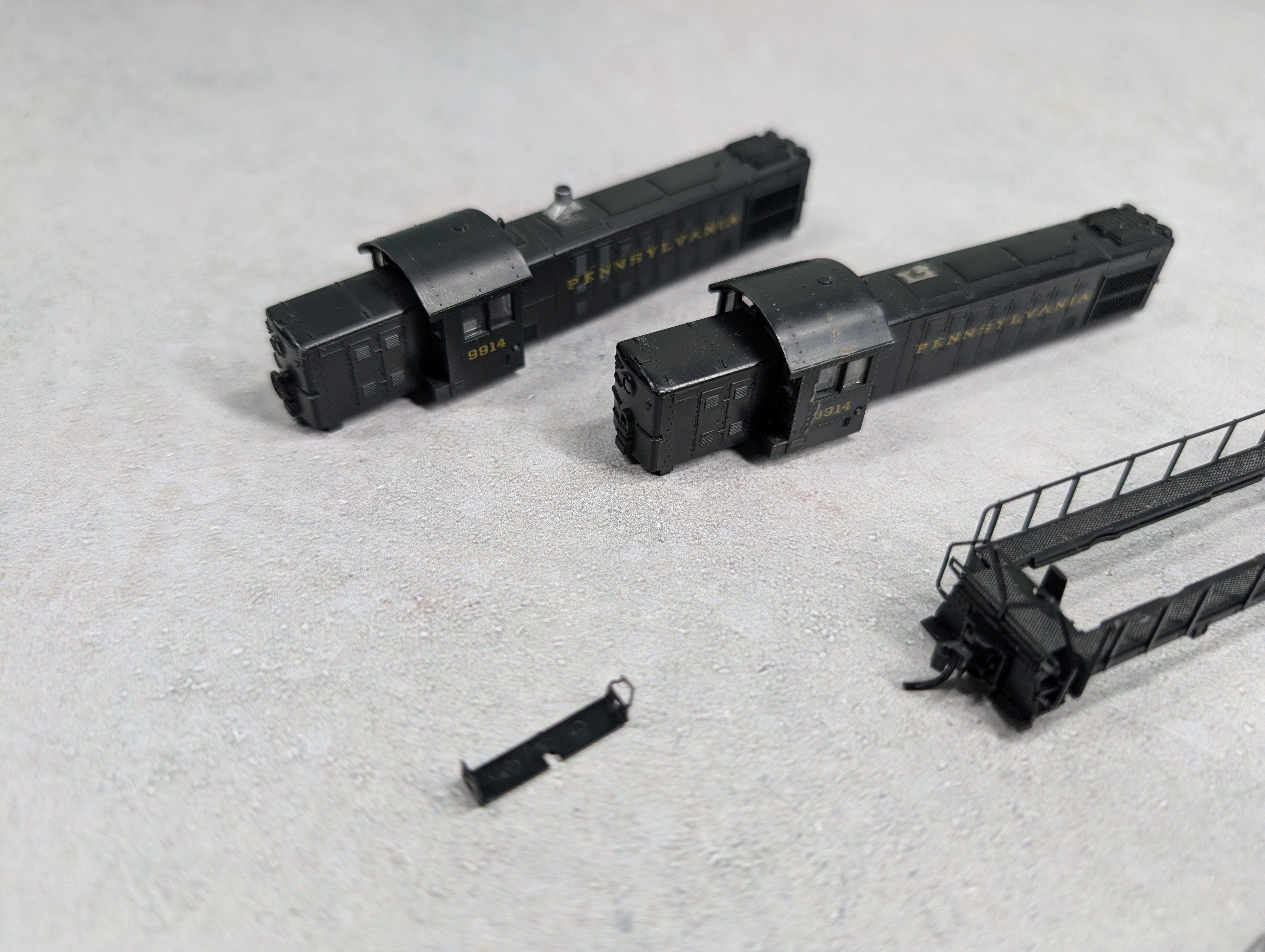 USED Atlas N Scale Set of RS-1 Shells & Parts Pennsylvania #9914