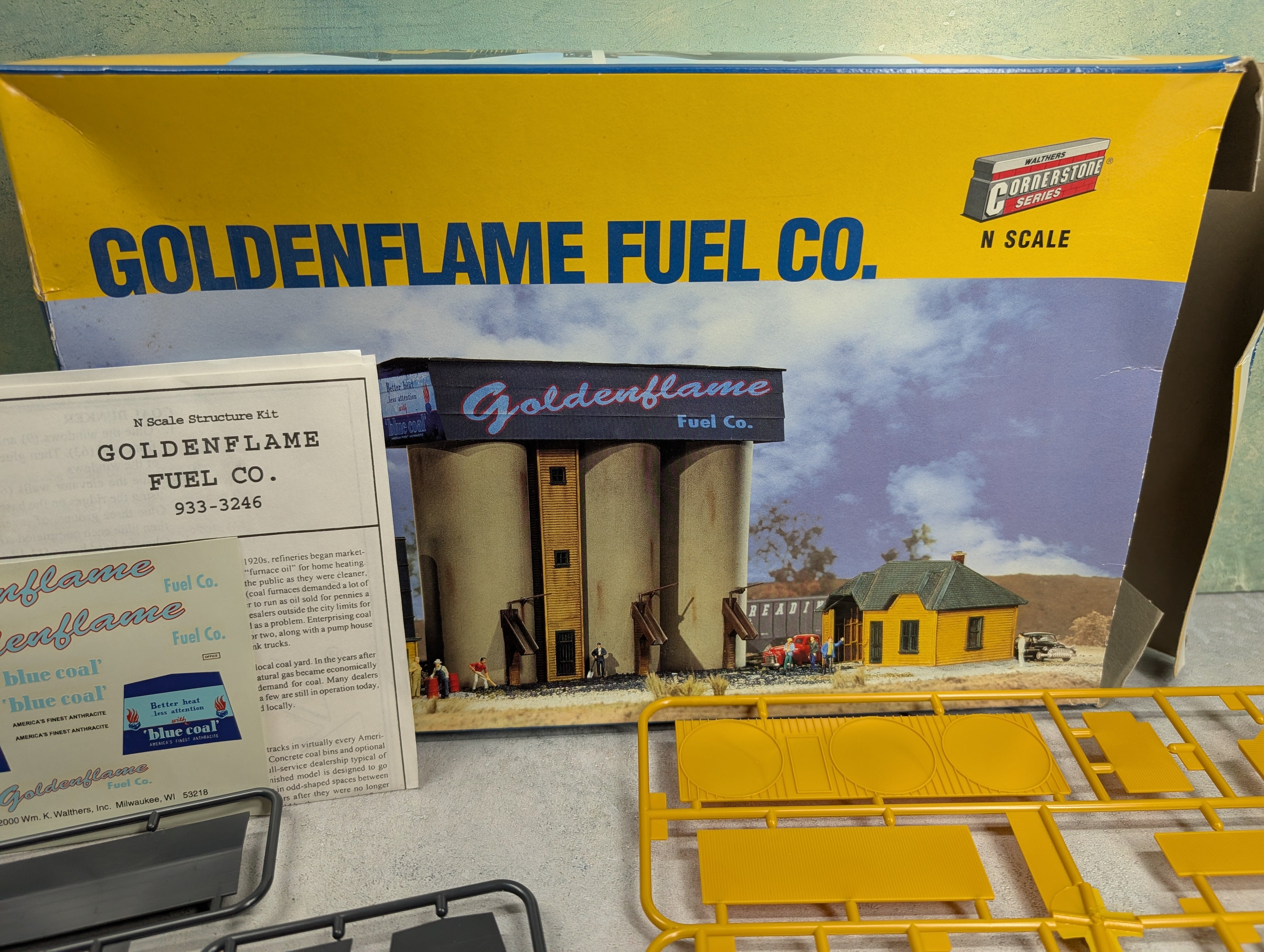 USED Walthers 933-3246 N Scale Cornerstone Goldenflame Fuel Co Structure KIT