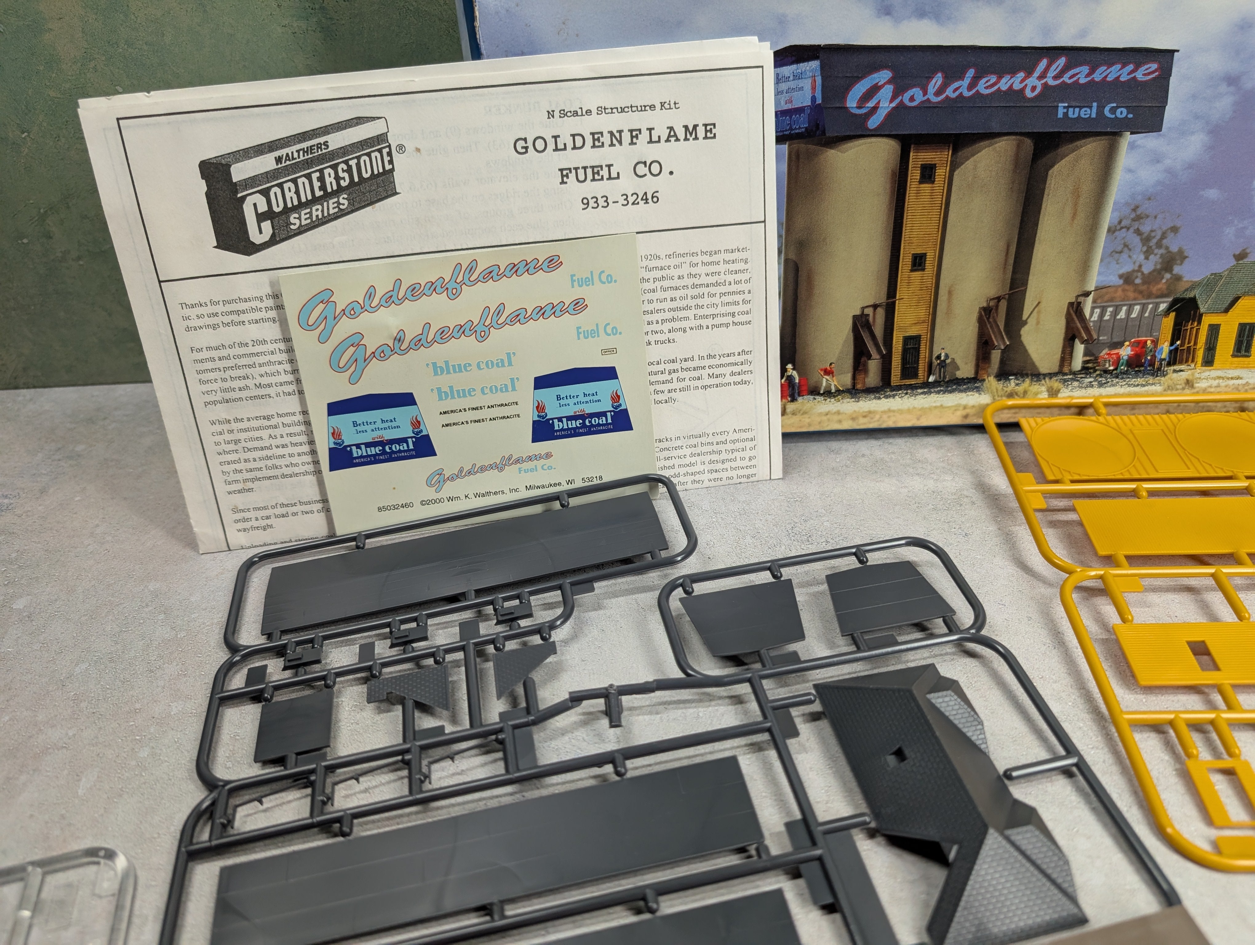 USED Walthers 933-3246 N Scale Cornerstone Goldenflame Fuel Co Structure KIT