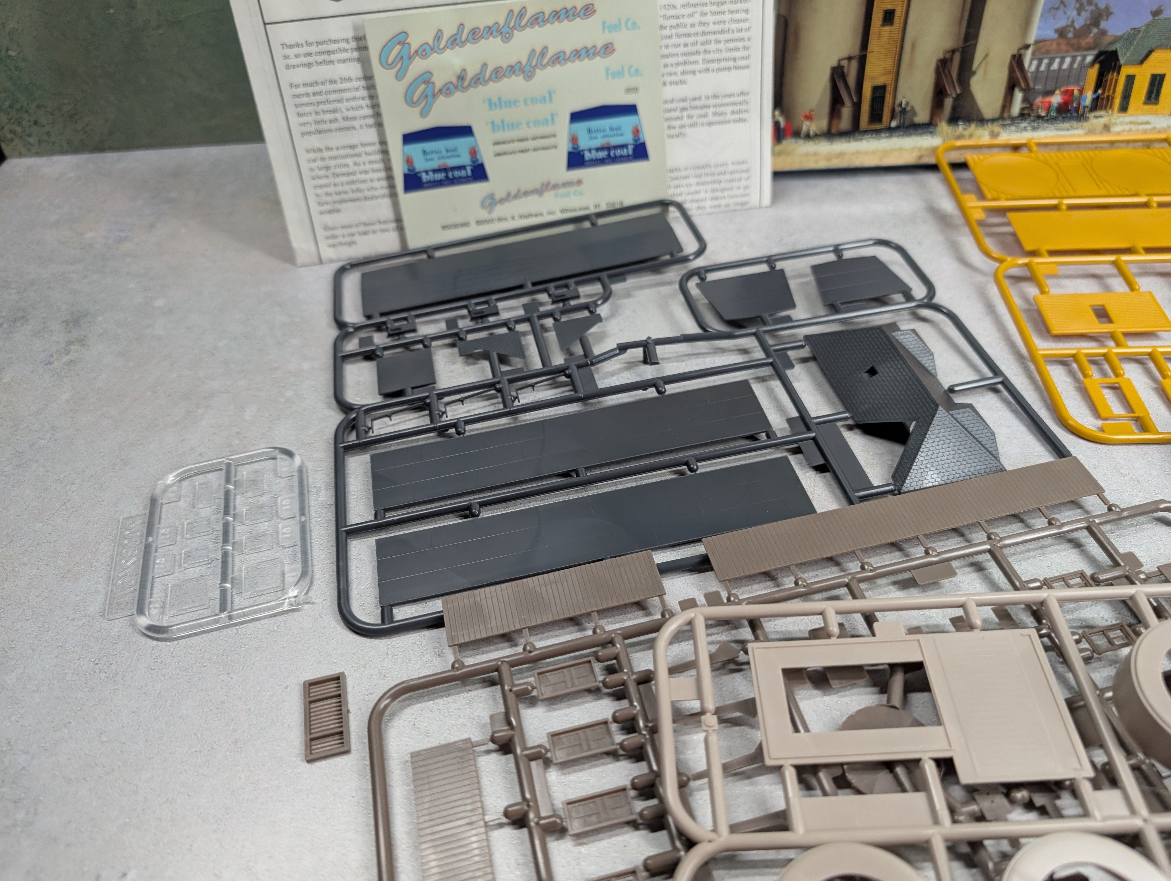 USED Walthers 933-3246 N Scale Cornerstone Goldenflame Fuel Co Structure KIT