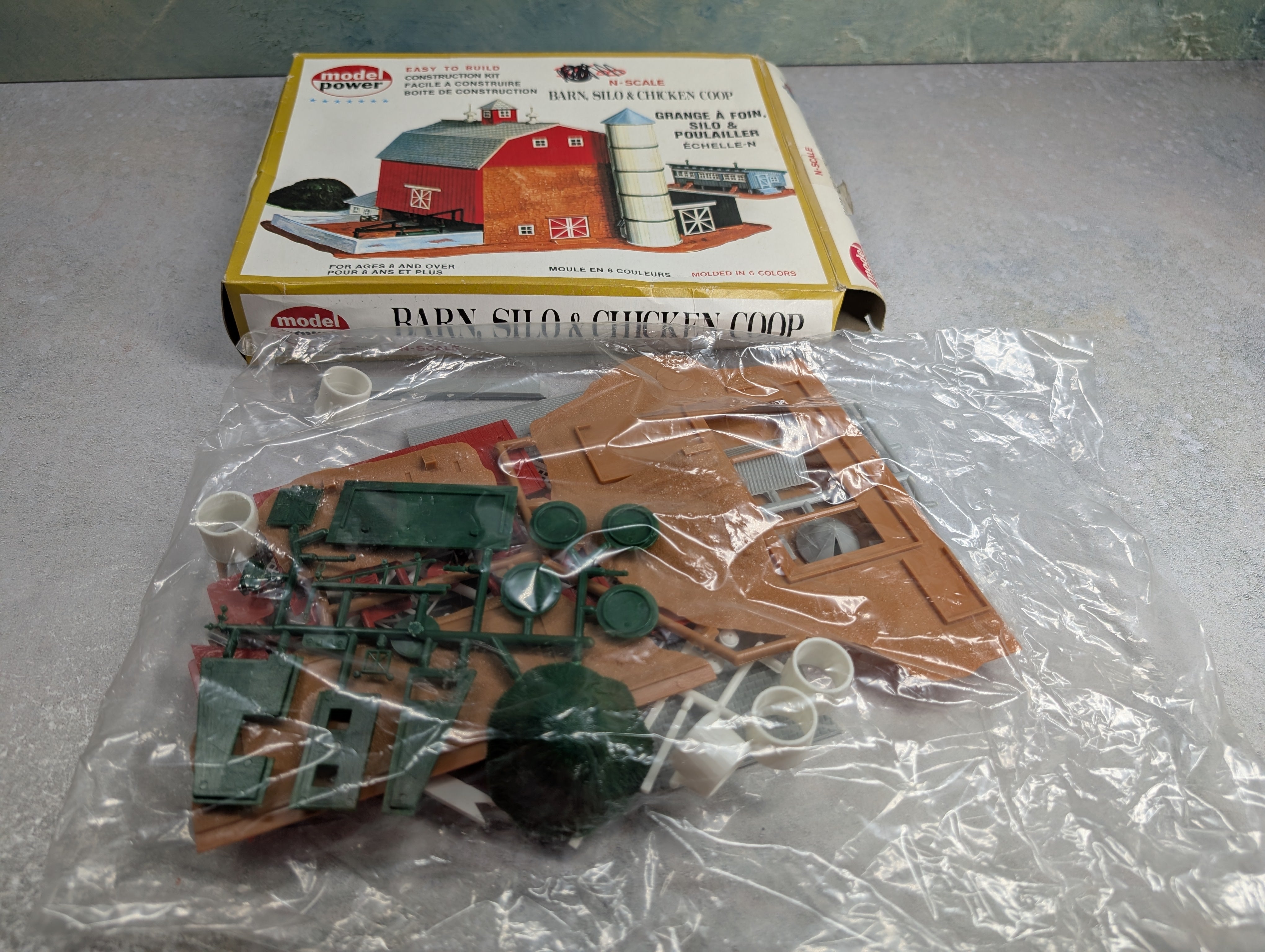 USED Model Power 1517 N Scale Barn, Silo & Chicken Coop KIT