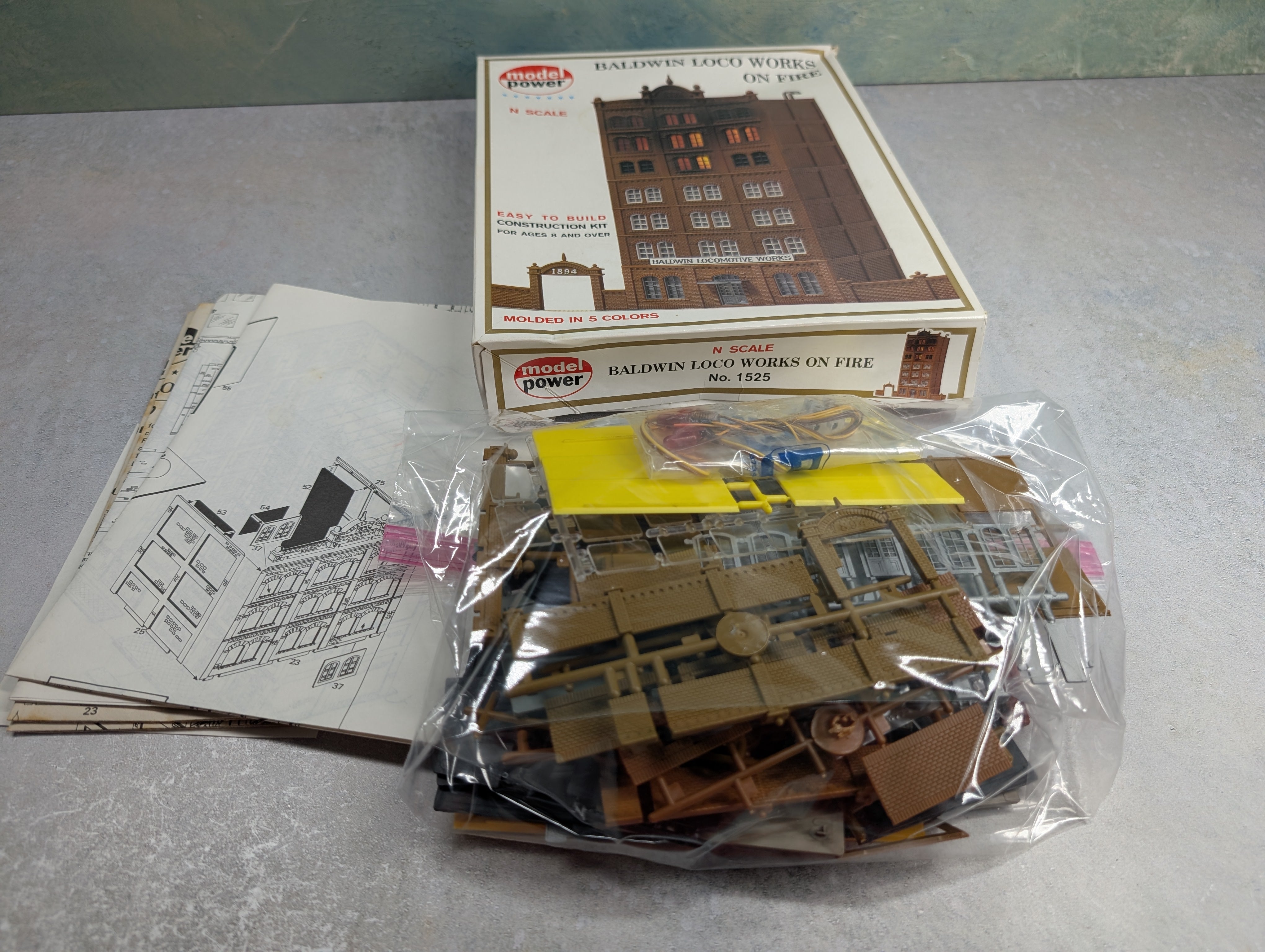 USED Model Power 1525 N Scale Baldwin Loco Works on Fire KIT