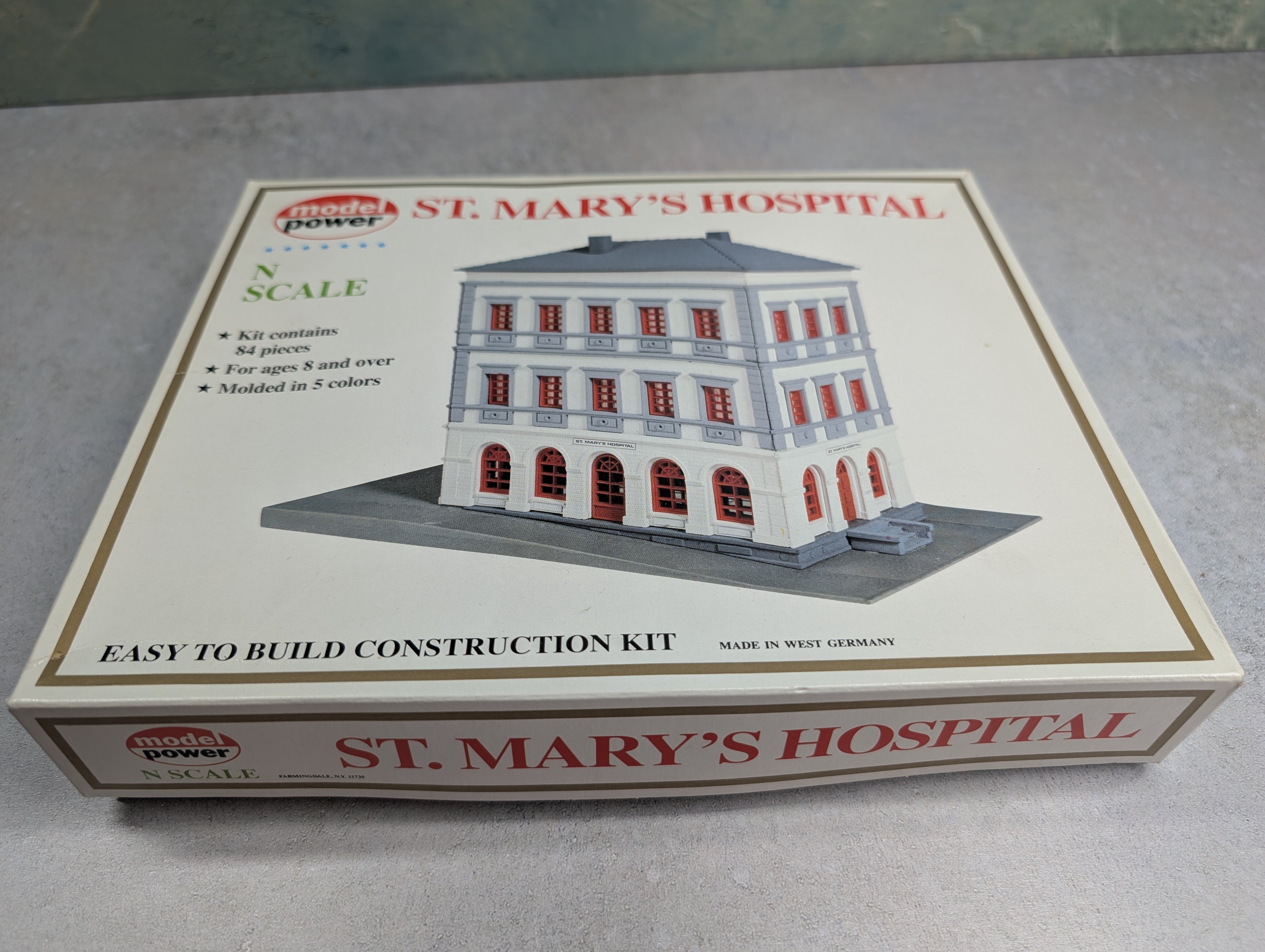 USED Model Power 1505 N Scale St. Mary's Hospital KIT