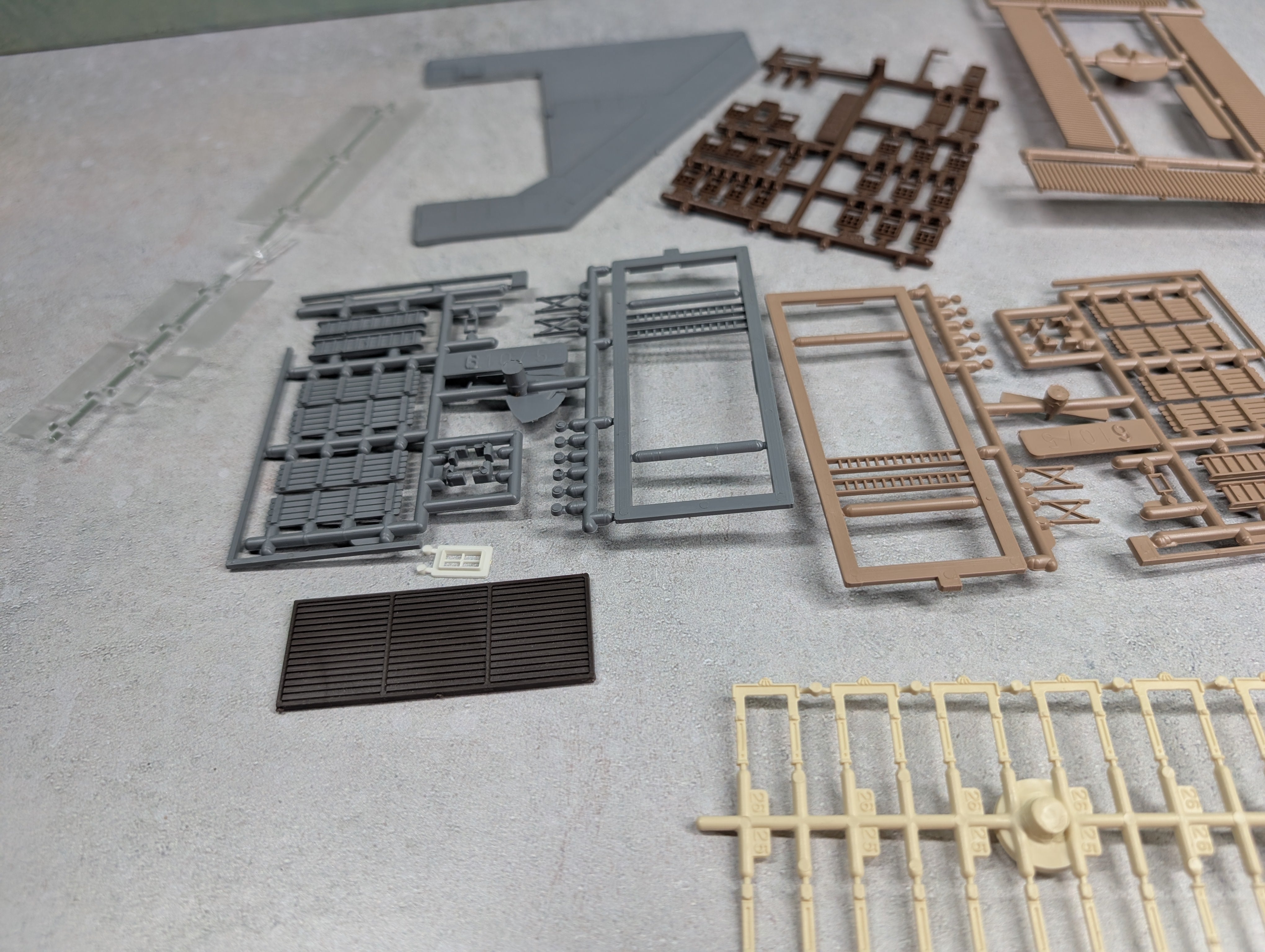 USED Heljan 610 N Scale Coal Yard Structure KIT
