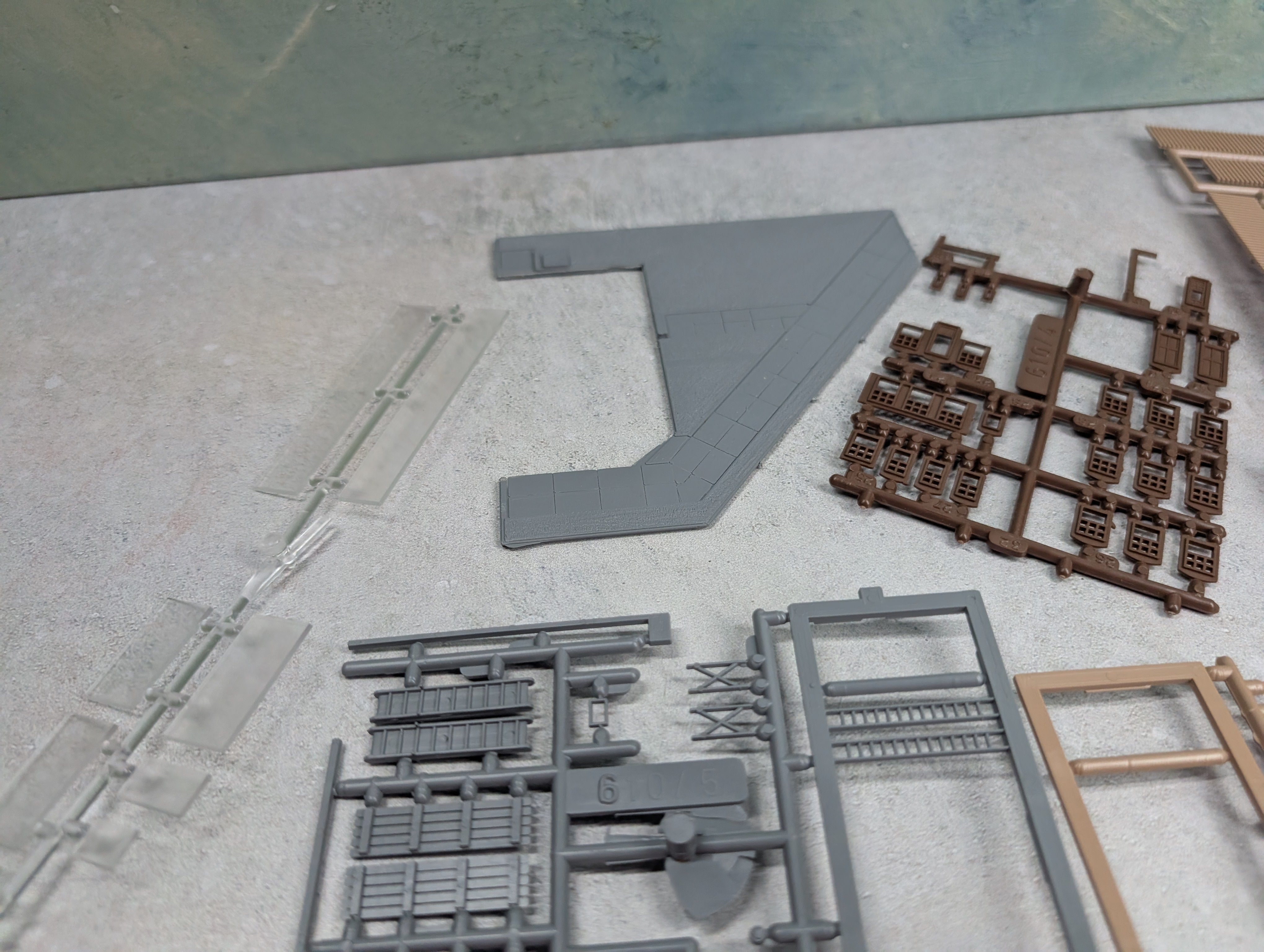 USED Heljan 610 N Scale Coal Yard Structure KIT