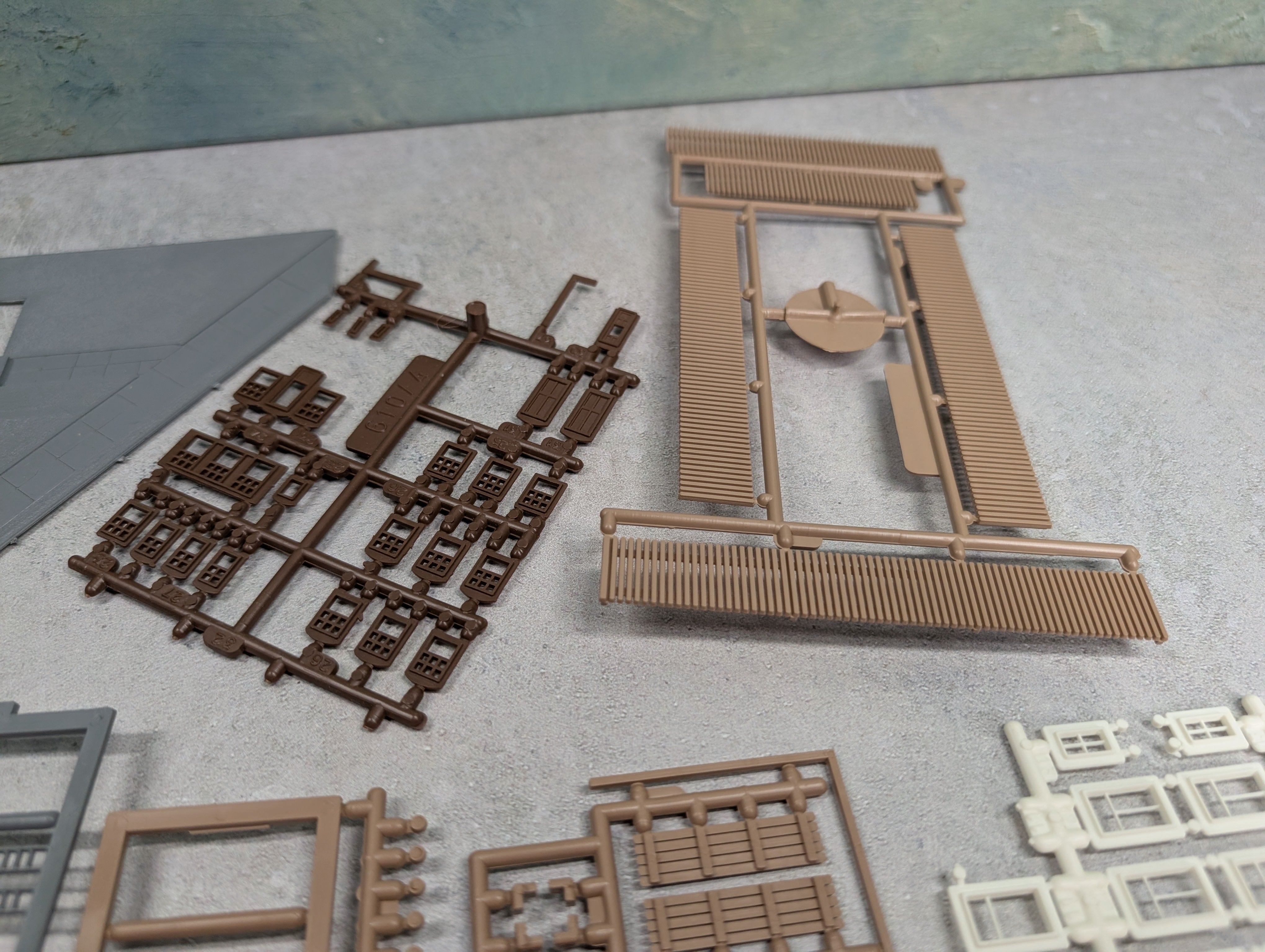 USED Heljan 610 N Scale Coal Yard Structure KIT