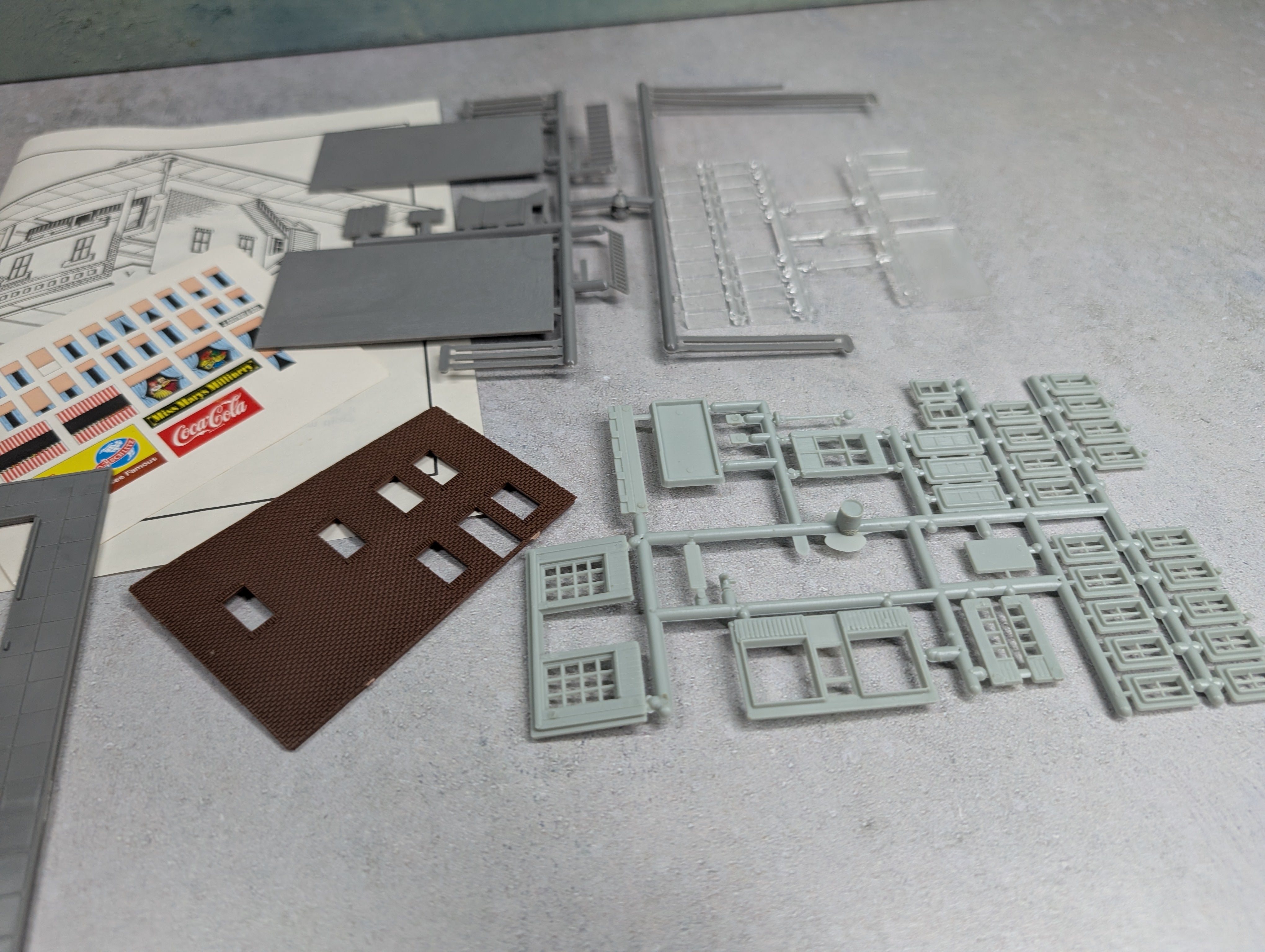 USED Heljan 602 N Scale Two Typical Early 1900's Brick Storefront Buildings KIT