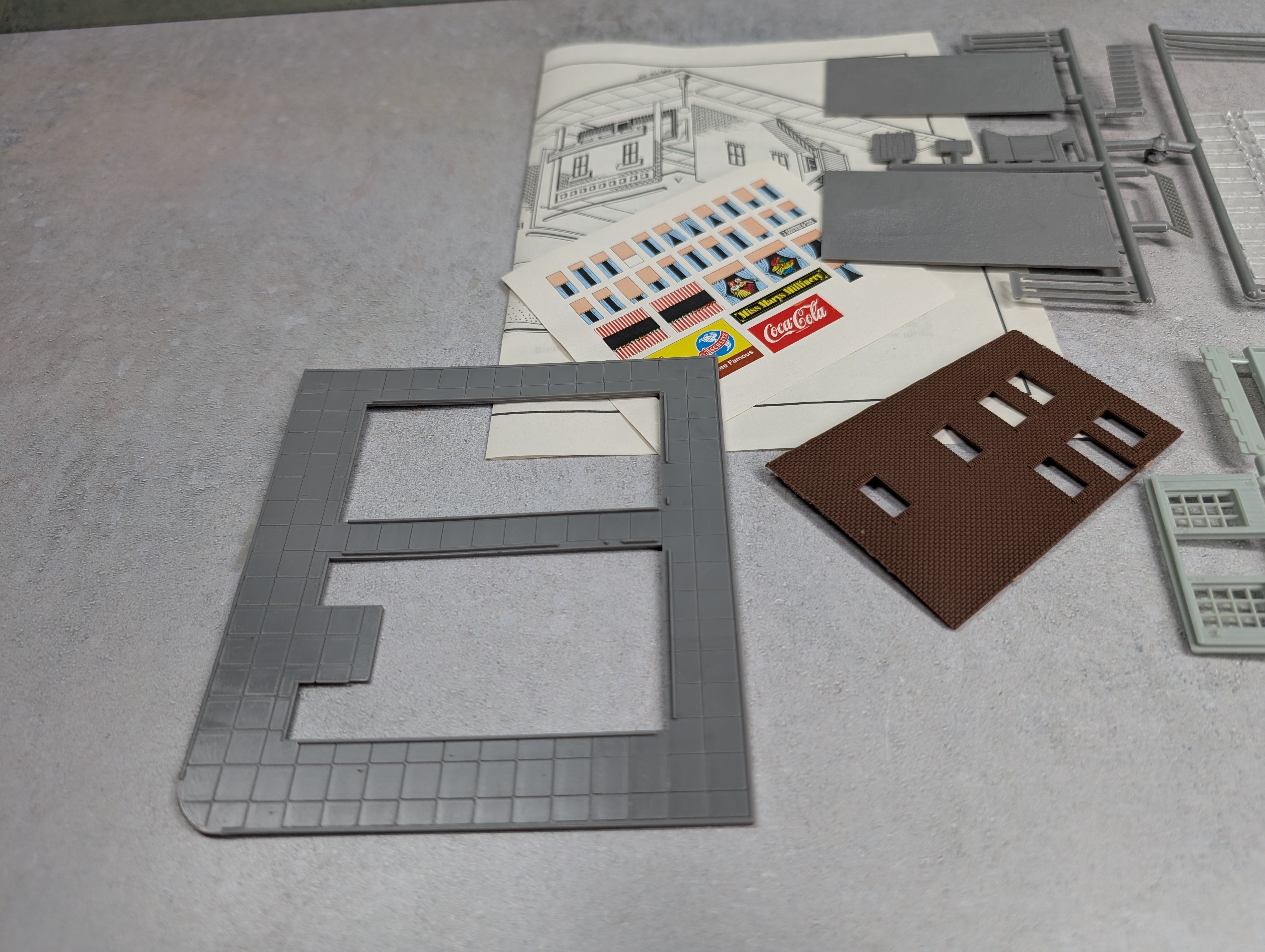 USED Heljan 602 N Scale Two Typical Early 1900's Brick Storefront Buildings KIT