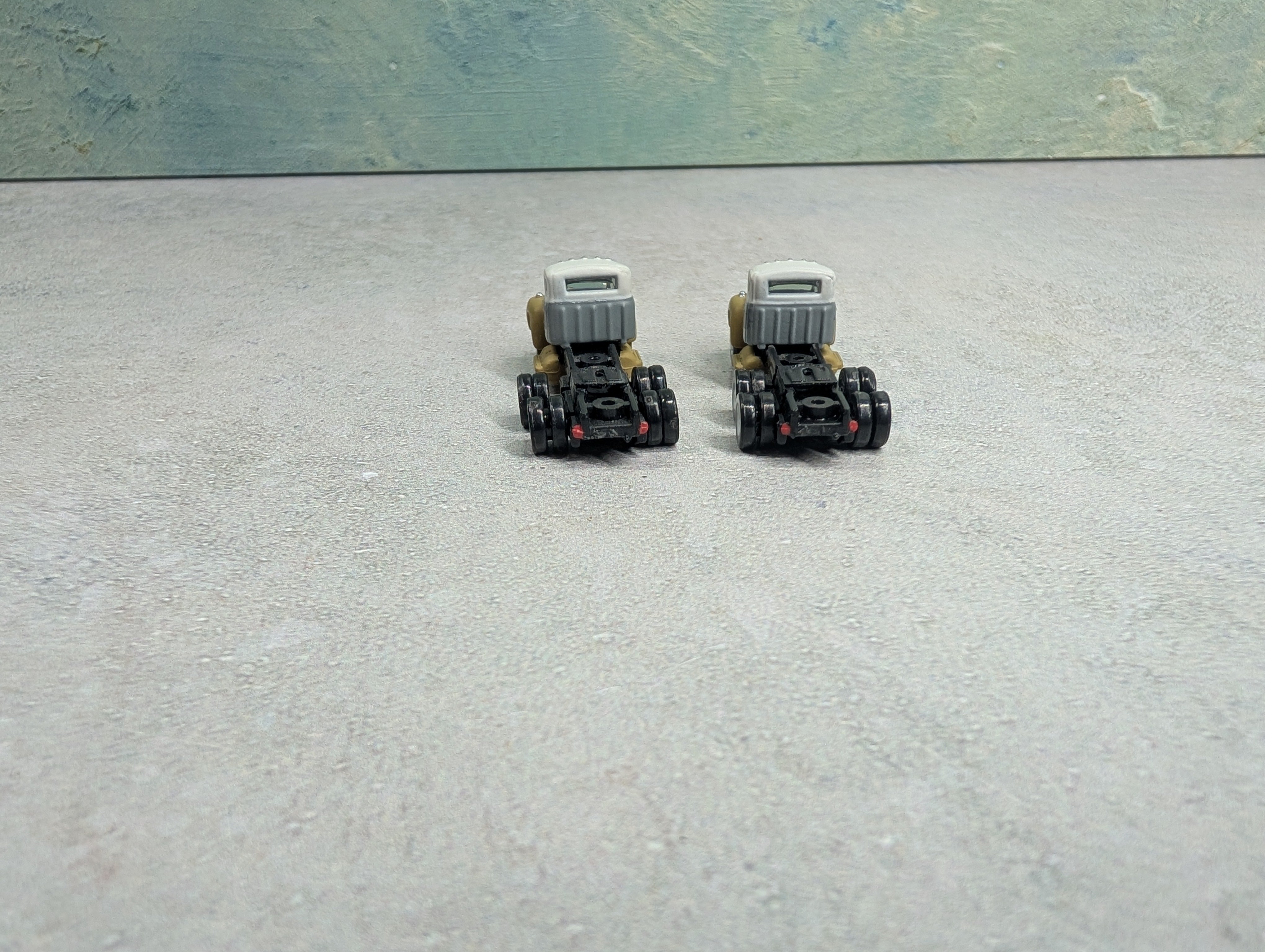 USED Classic Metal Works N Scale Lot of Tractor Trailers w/ Reefers - White Gray & Gold